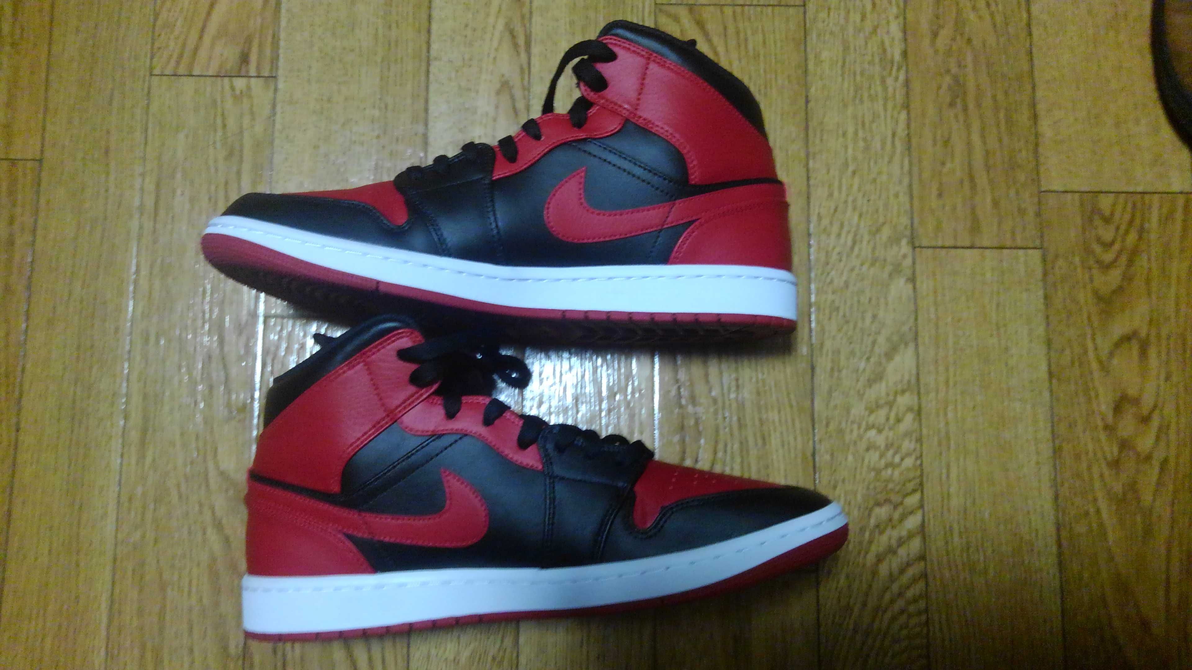 Nike Air Jordan 1 Mid "Bred"
