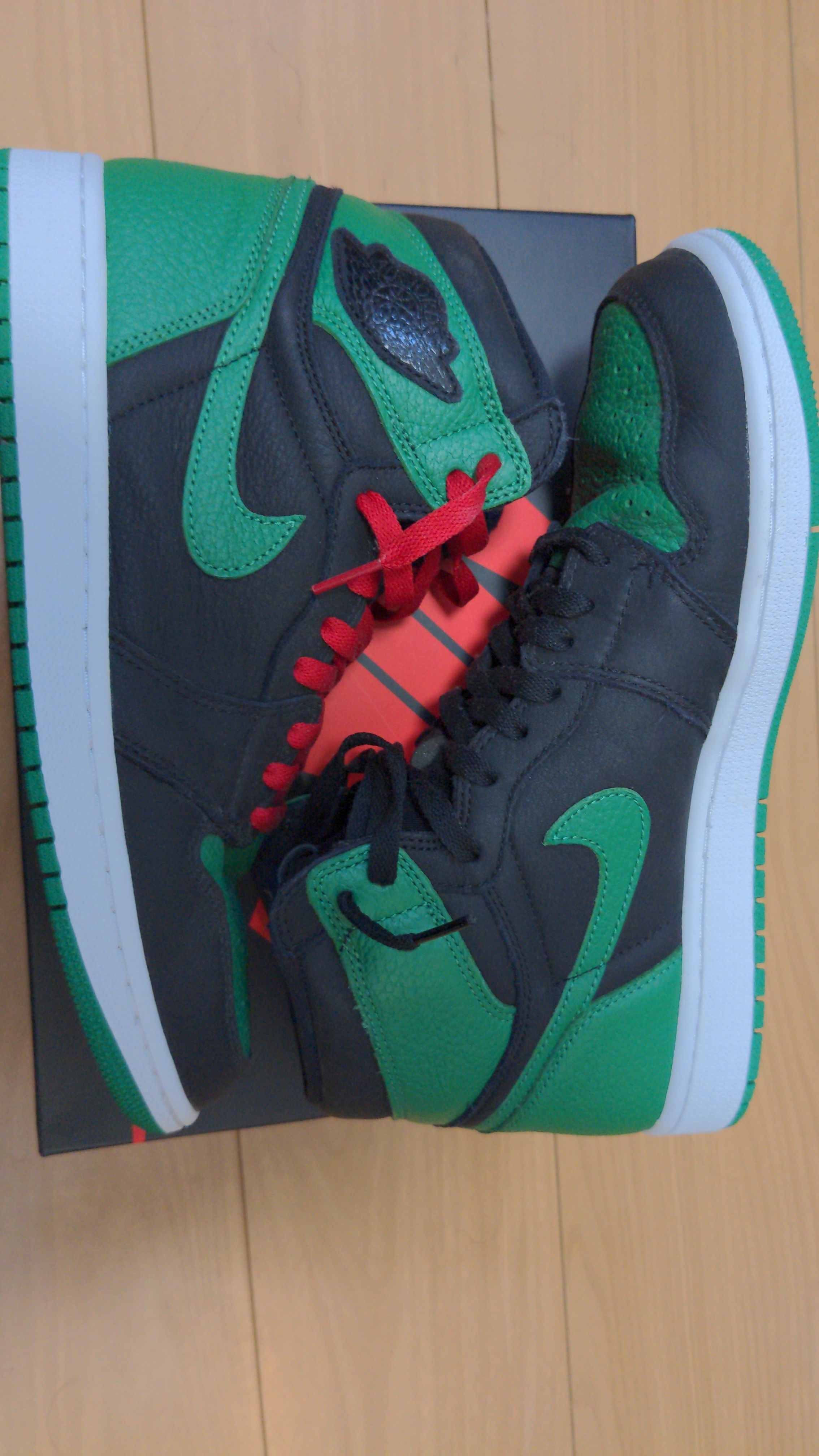 Nike Air Jordan 1 Retro High OG "Black/Pine Green" (2020)      