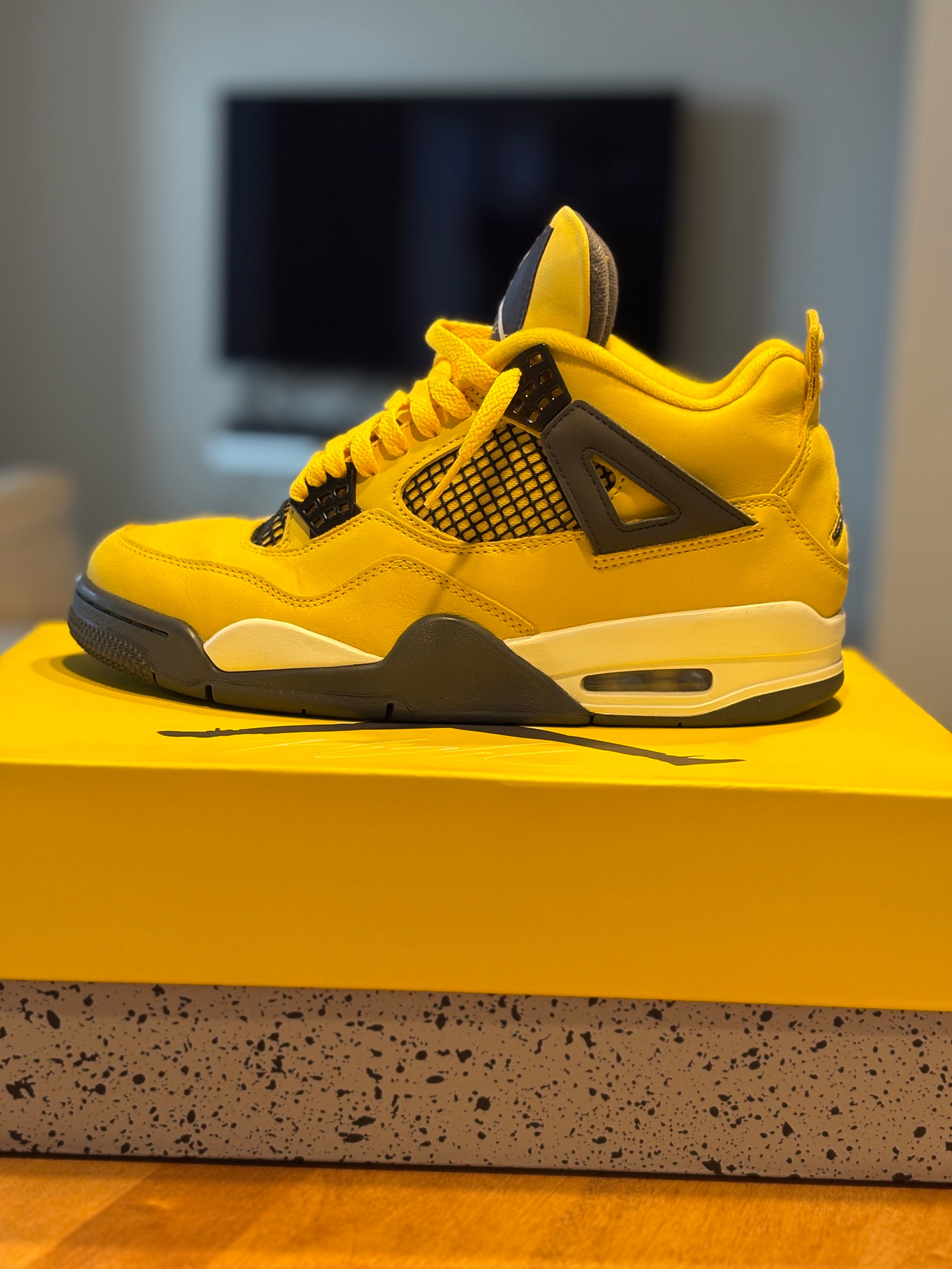 Nike Air Jordan 4 "Tour Yellow"