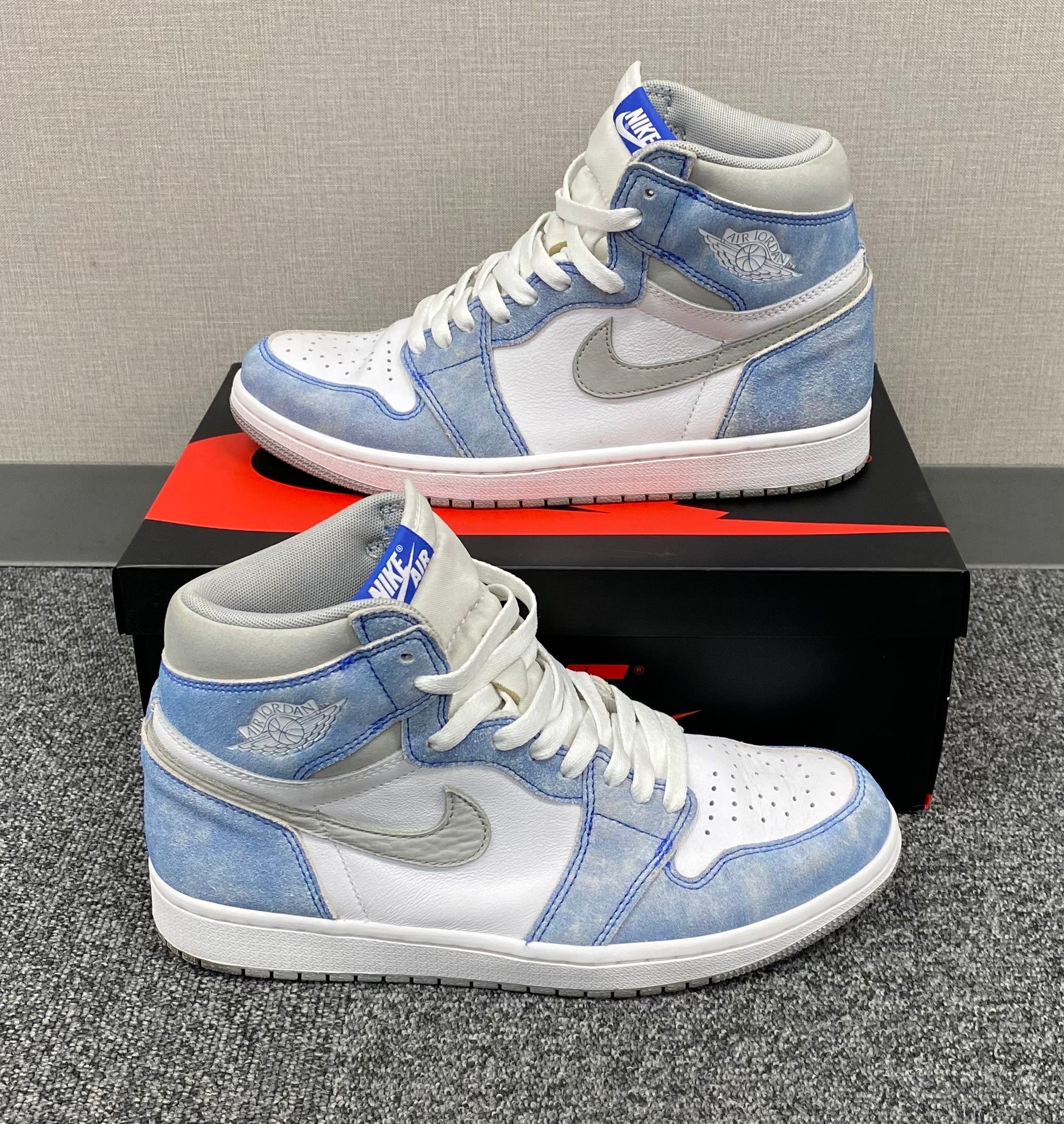 Nike Air Jordan 1 High OG "Hyper Royal"