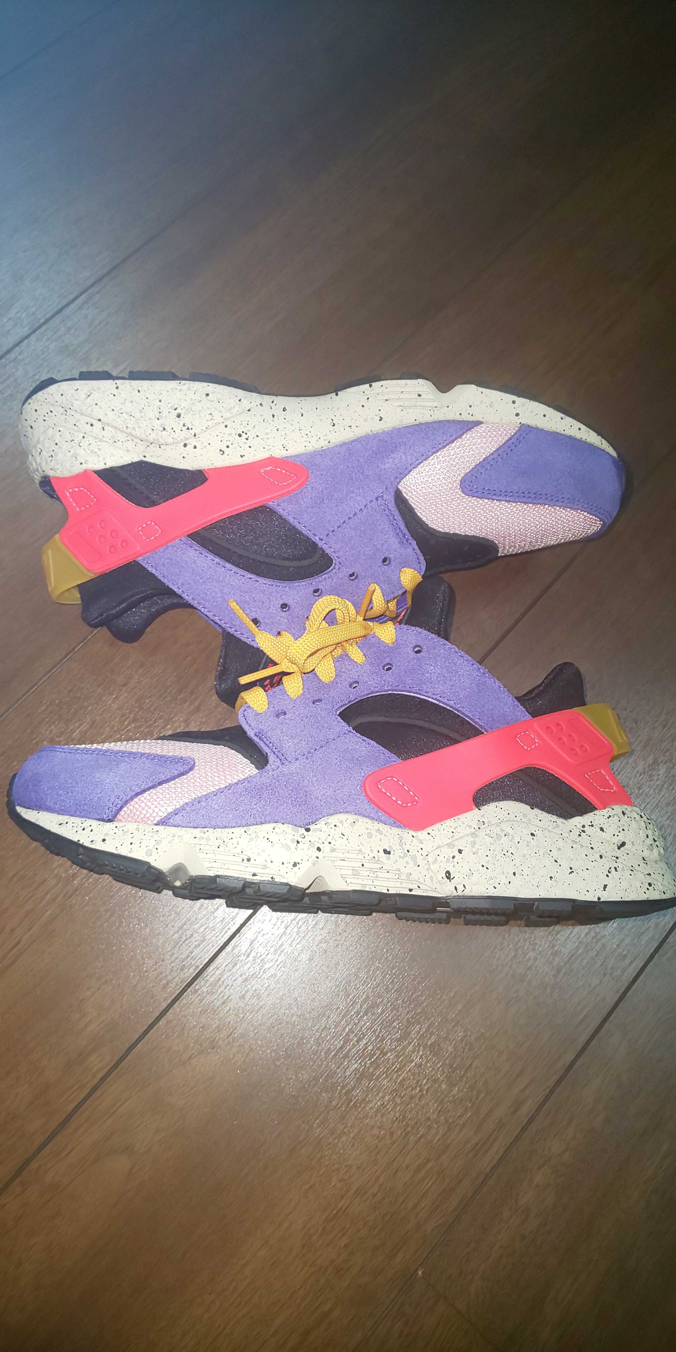 size? × Nike Air Huarache "Court Purple/Bright Crimson"