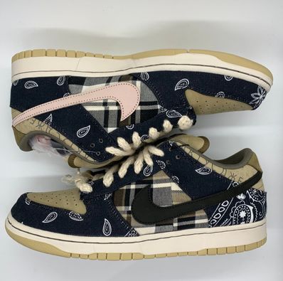 Travis Scott × Nike SB Dunk Low "Black/Parachute Beige"