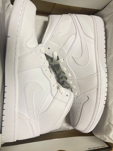 Air jordan 1 hot sale retro mid triple white