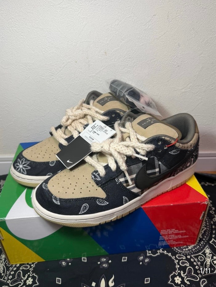 Travis Scott × Nike SB Dunk Low "Black/Parachute Beige"