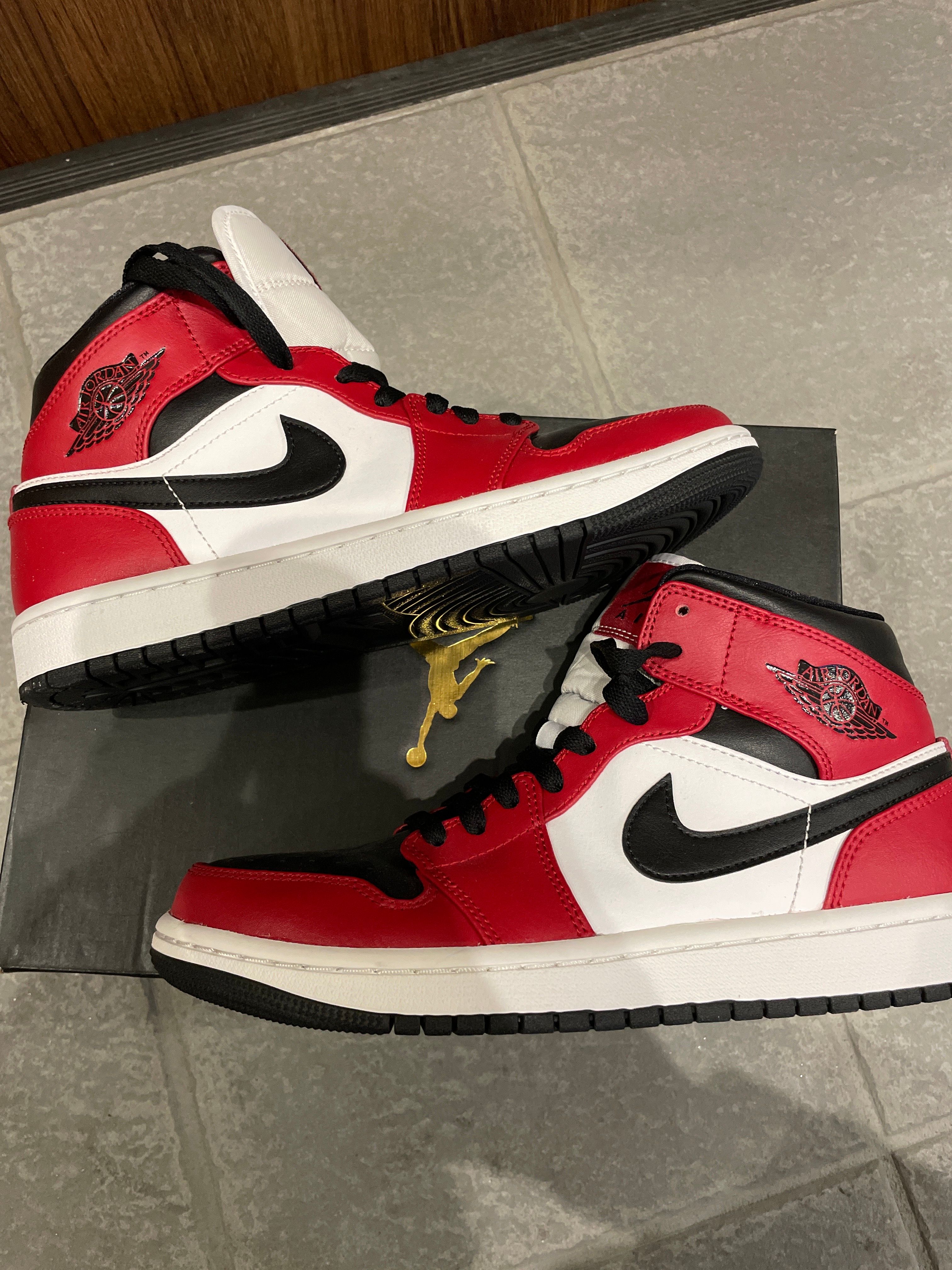 Nike Air Jordan 1 Mid "Chicago Black Toe"