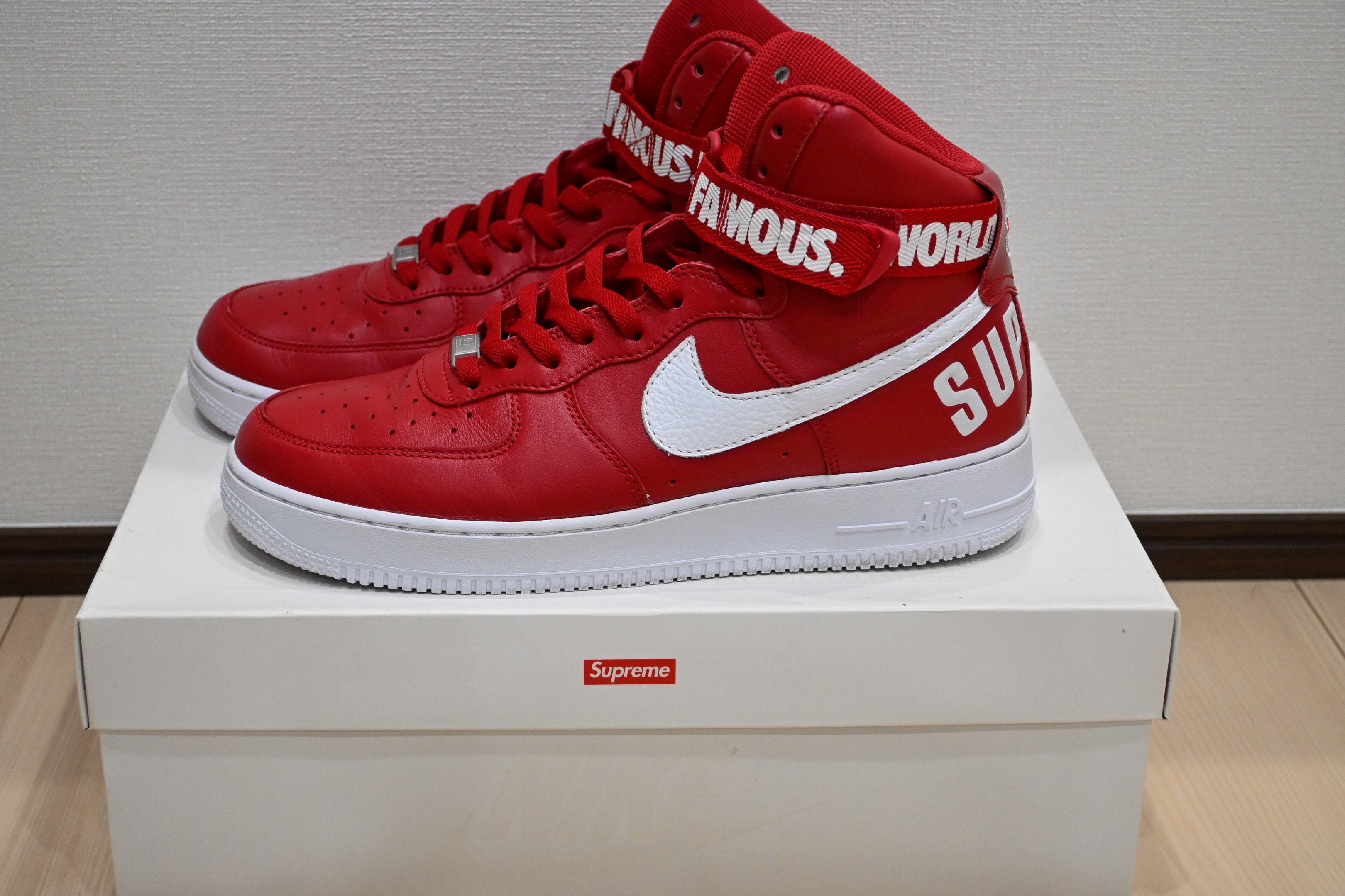 シュプリーム × ナイキ エアフォース1 ハイ ワールド フェイマス "レッド"