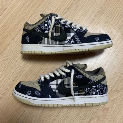 Travis Scott × Nike SB Dunk Low "Black/Parachute Beige"