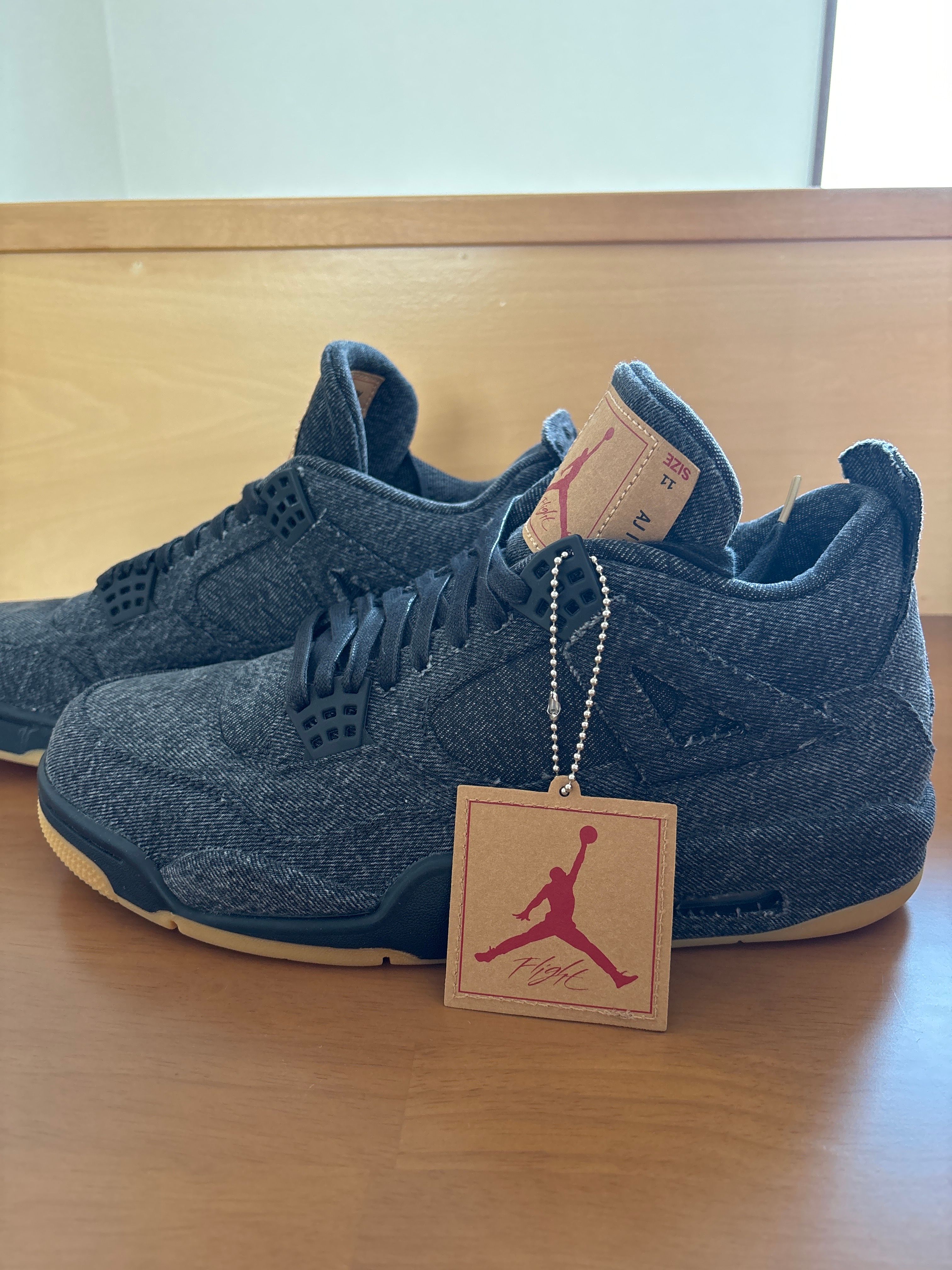 Nike × Levi's Air Jordan 4 "Black Denim" (Tag: LEVIS®)