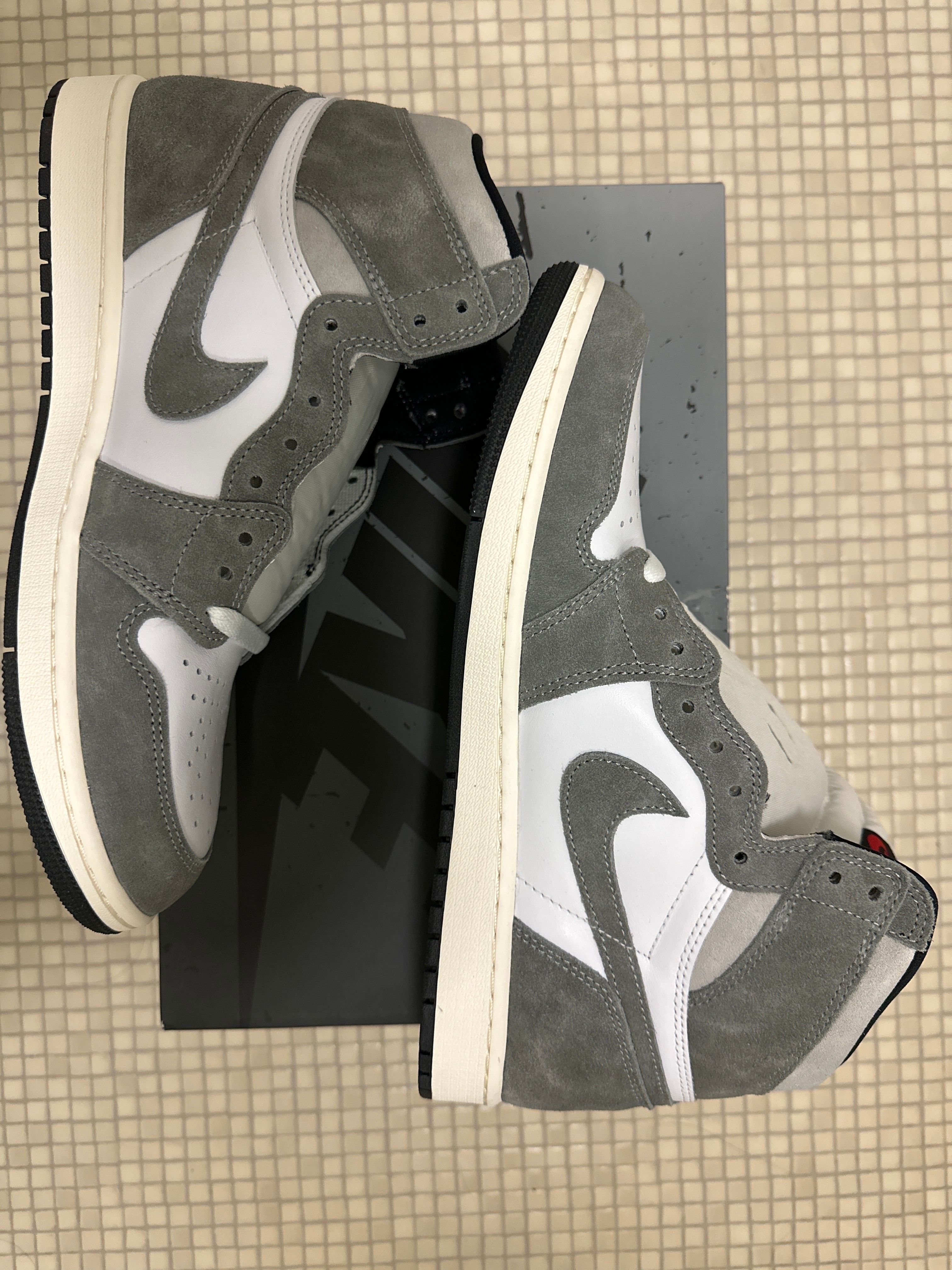 Nike Air Jordan 1 Retro High OG "Black and Smoke Grey"