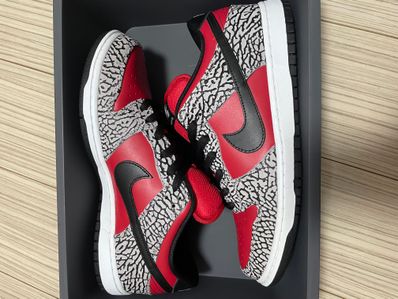 Supreme × Nike SB Dunk Low "Red Cement"(2012)