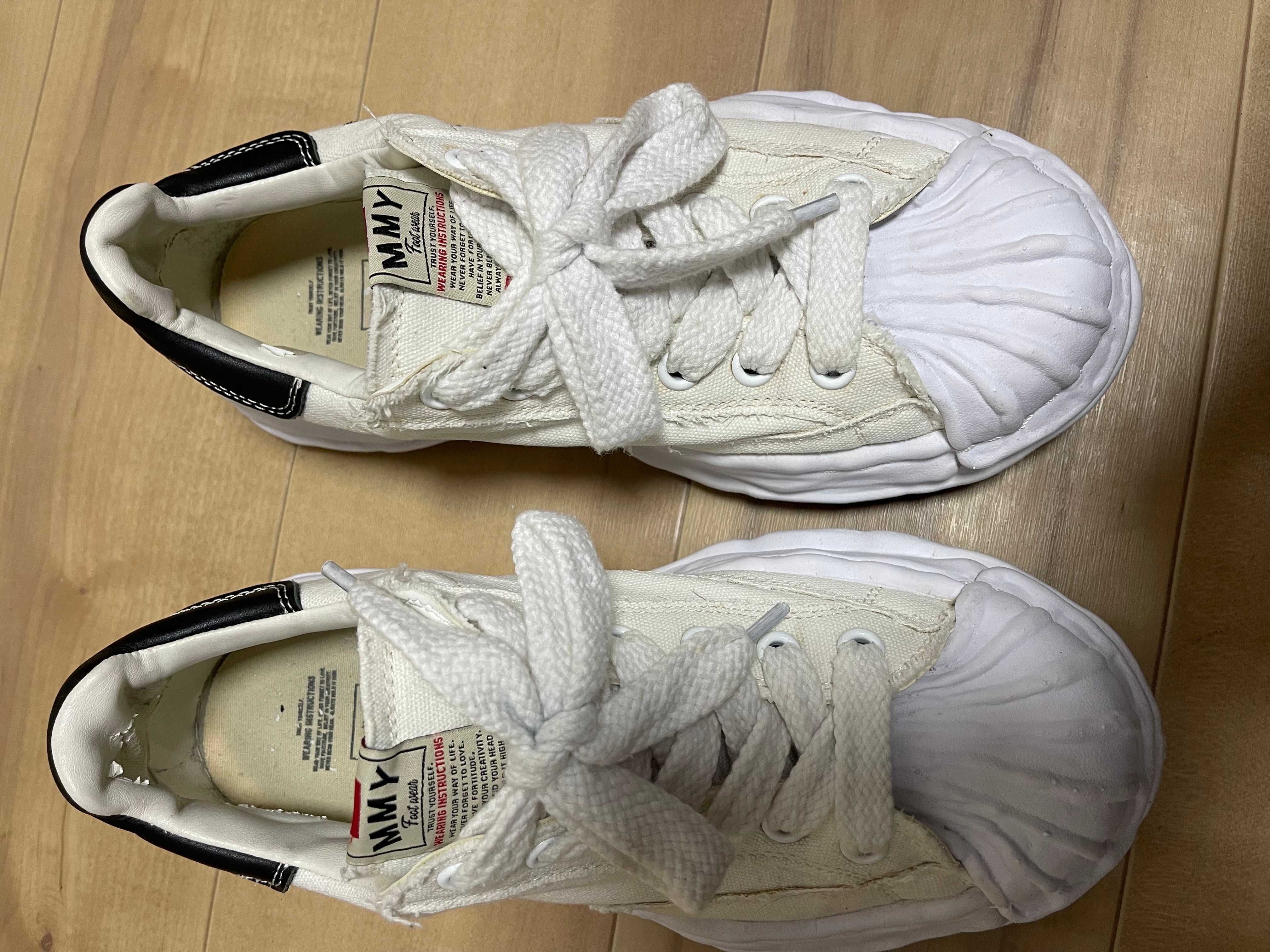 メゾンミハラヤスヒロ ブレイキー OG ソール キャンバス ロートップ スニーカー "ホワイト" (A08FW735)