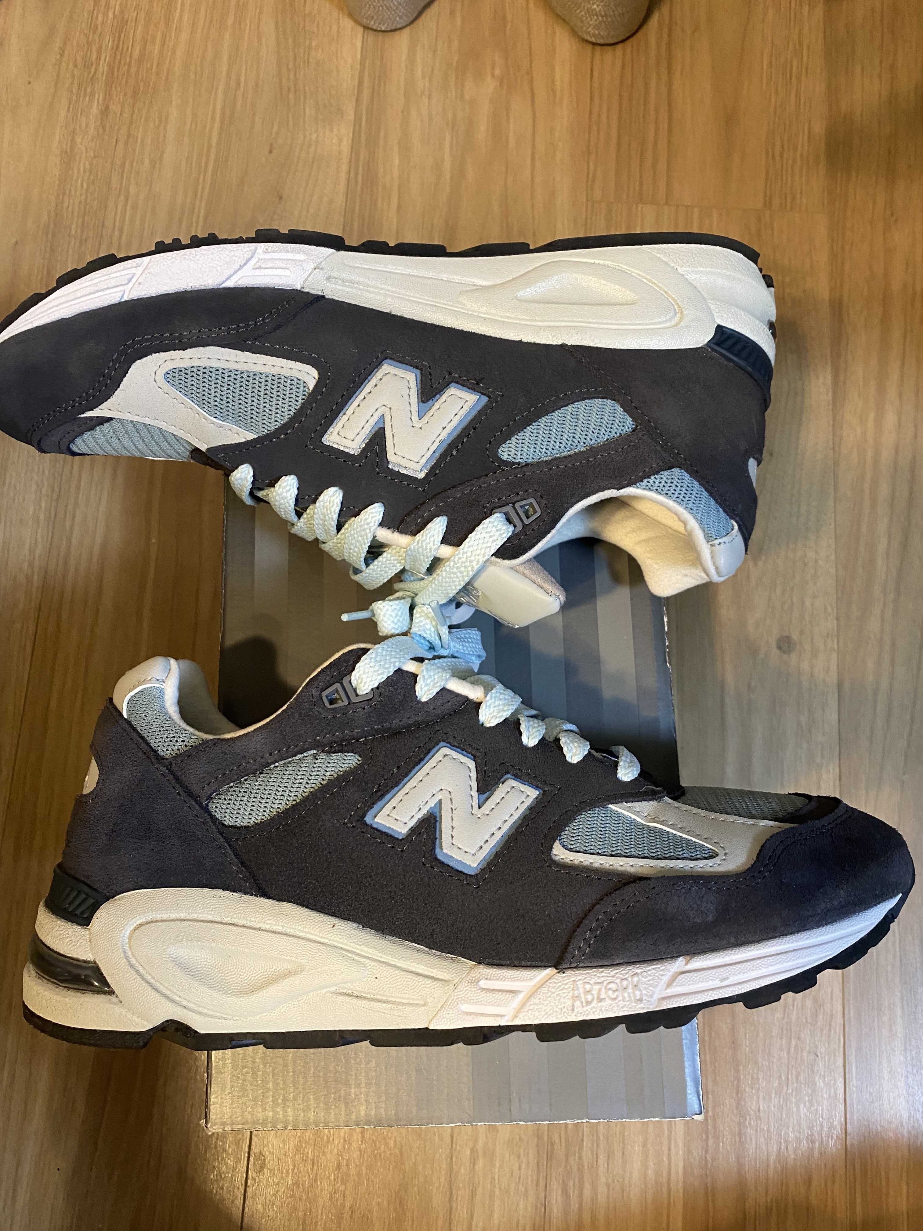 KITH Ronnie Fieg × New Balance 990V2 "Steel Blue"