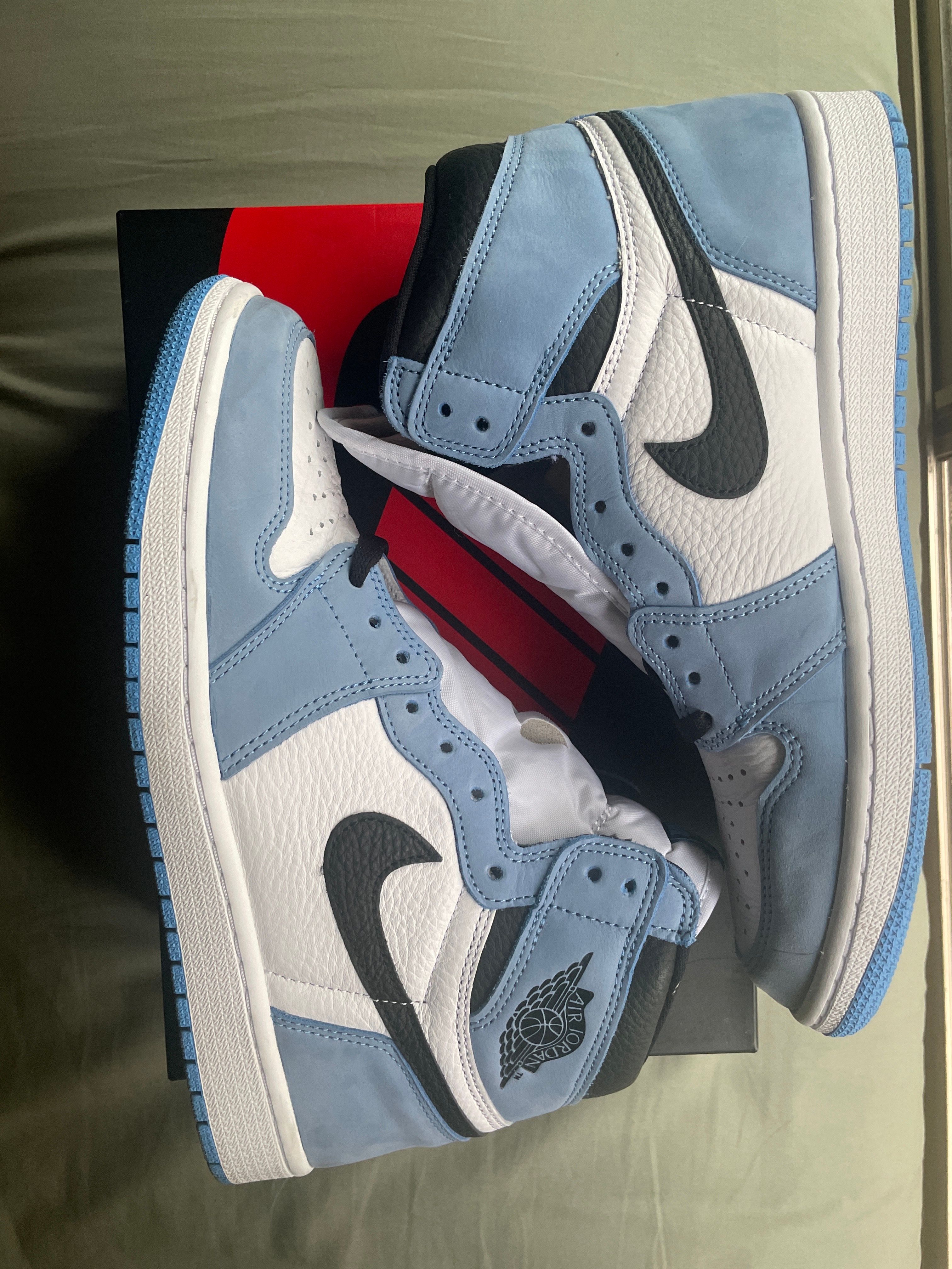 Nike Air Jordan 1 High OG "University Blue"