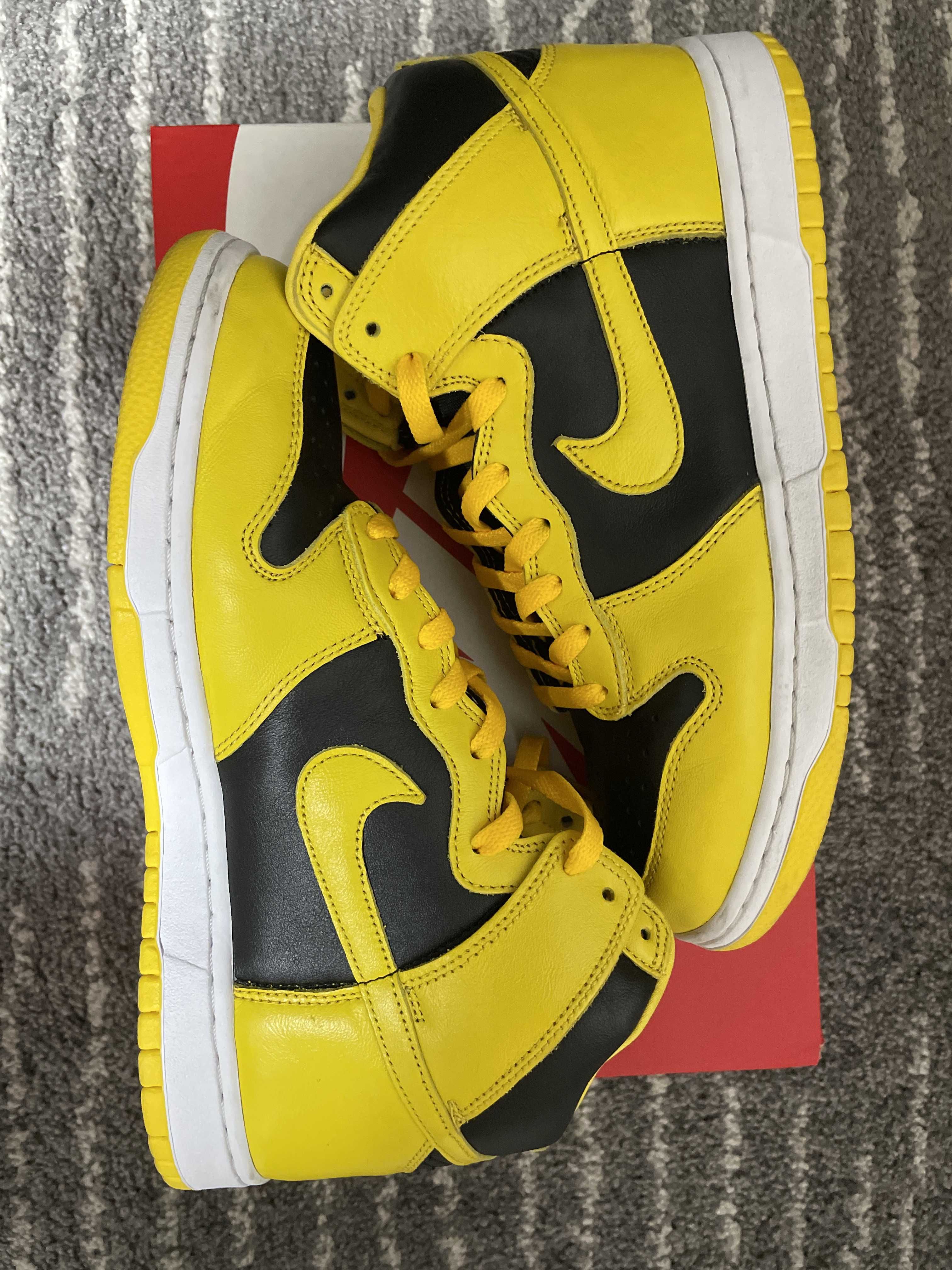 Nike Dunk High "Black/Varsity Maize"