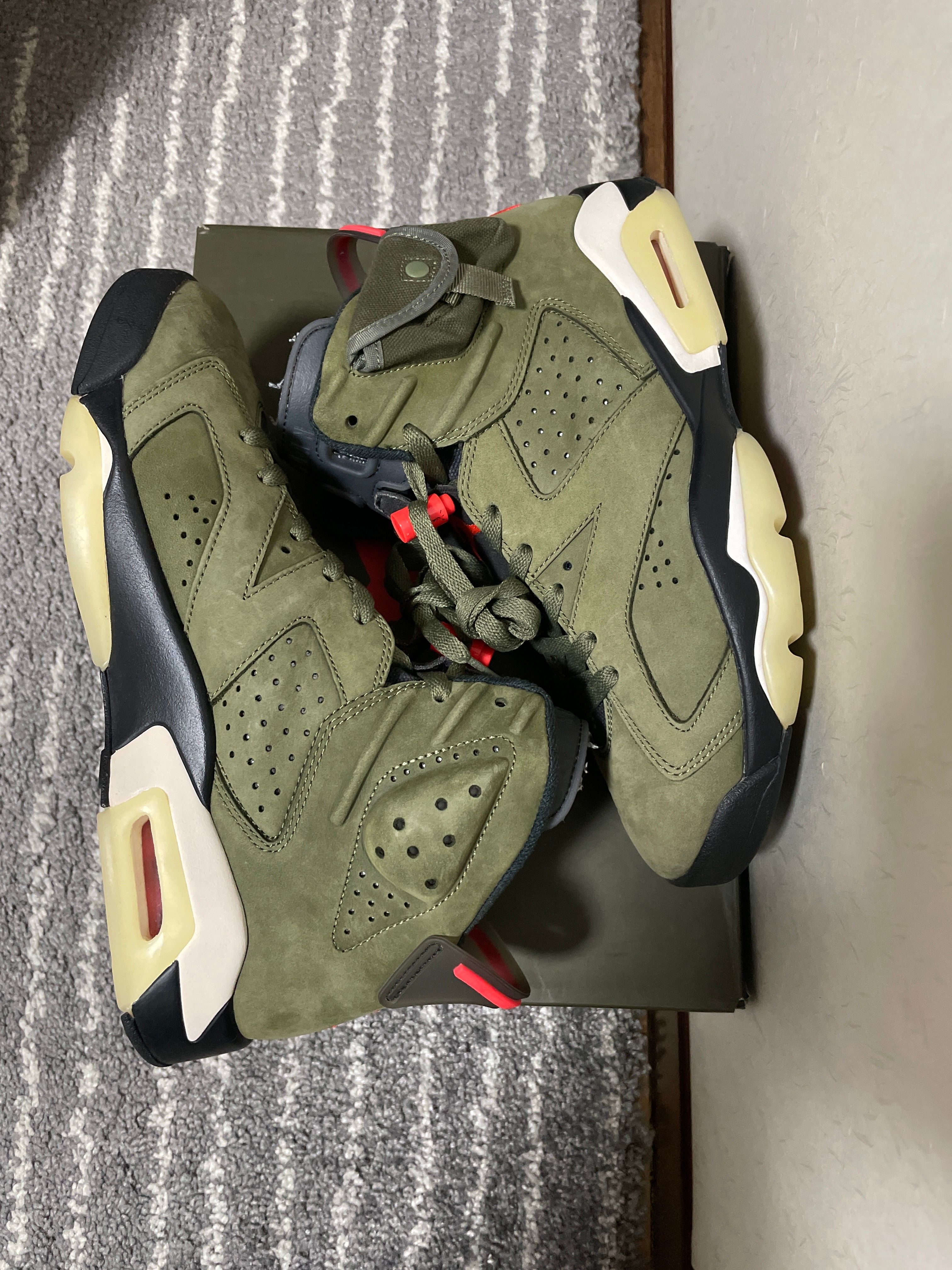 Travis Scott × Nike Air Jordan 6 Retro "Medium Olive"