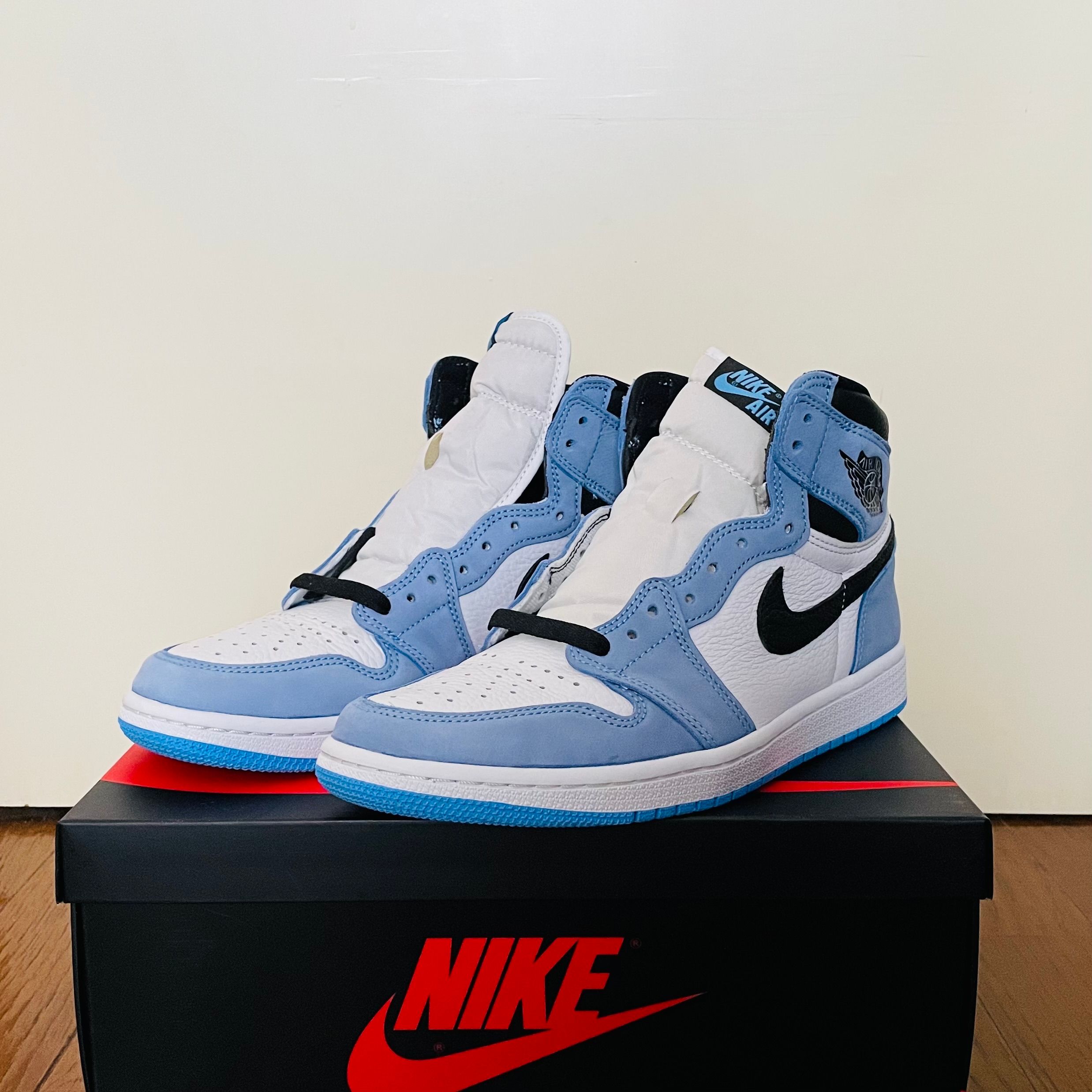 Nike Air Jordan 1 High OG "University Blue"