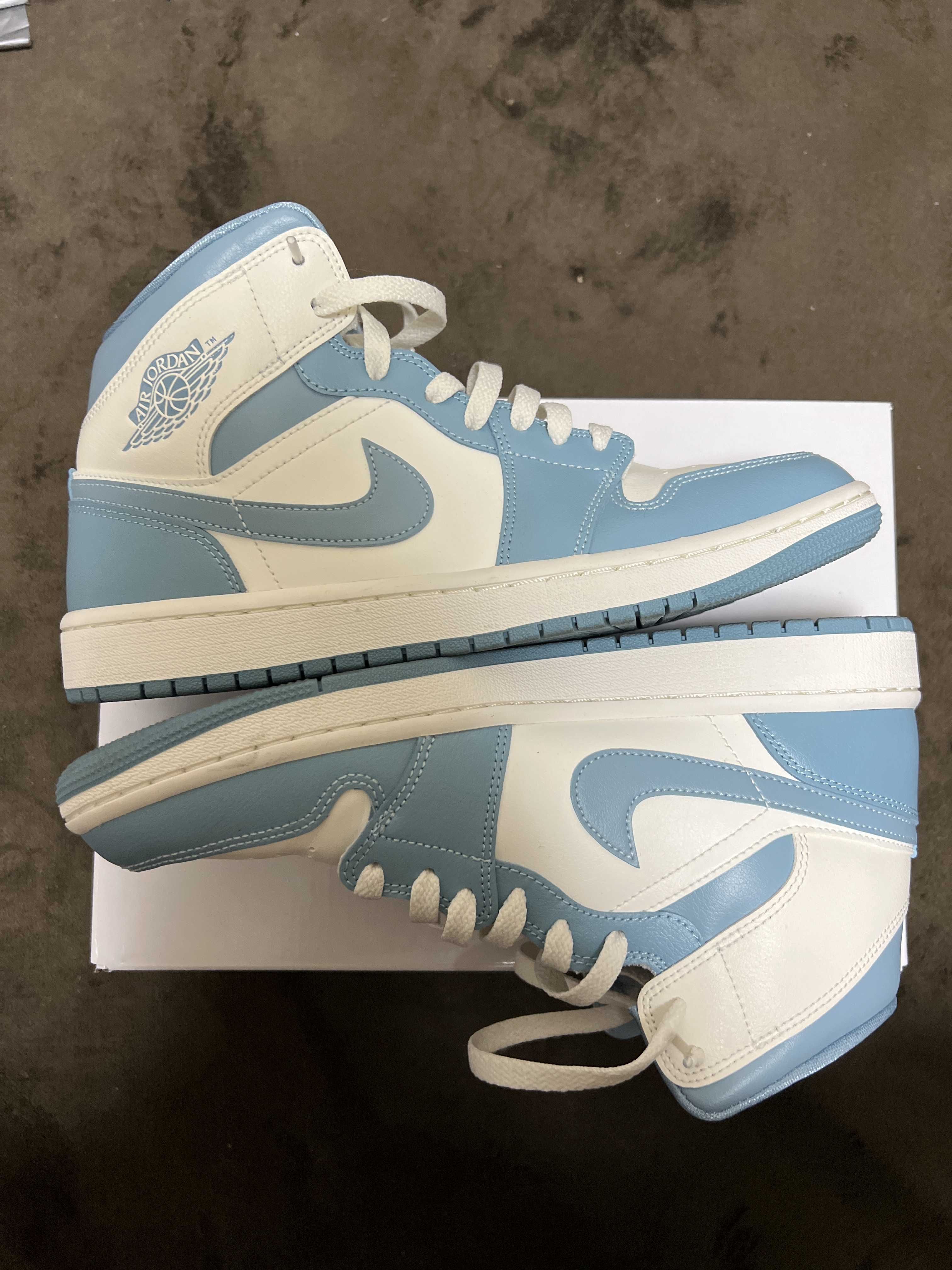Nike Women's Air Jordan 1 Mid "University Blue"