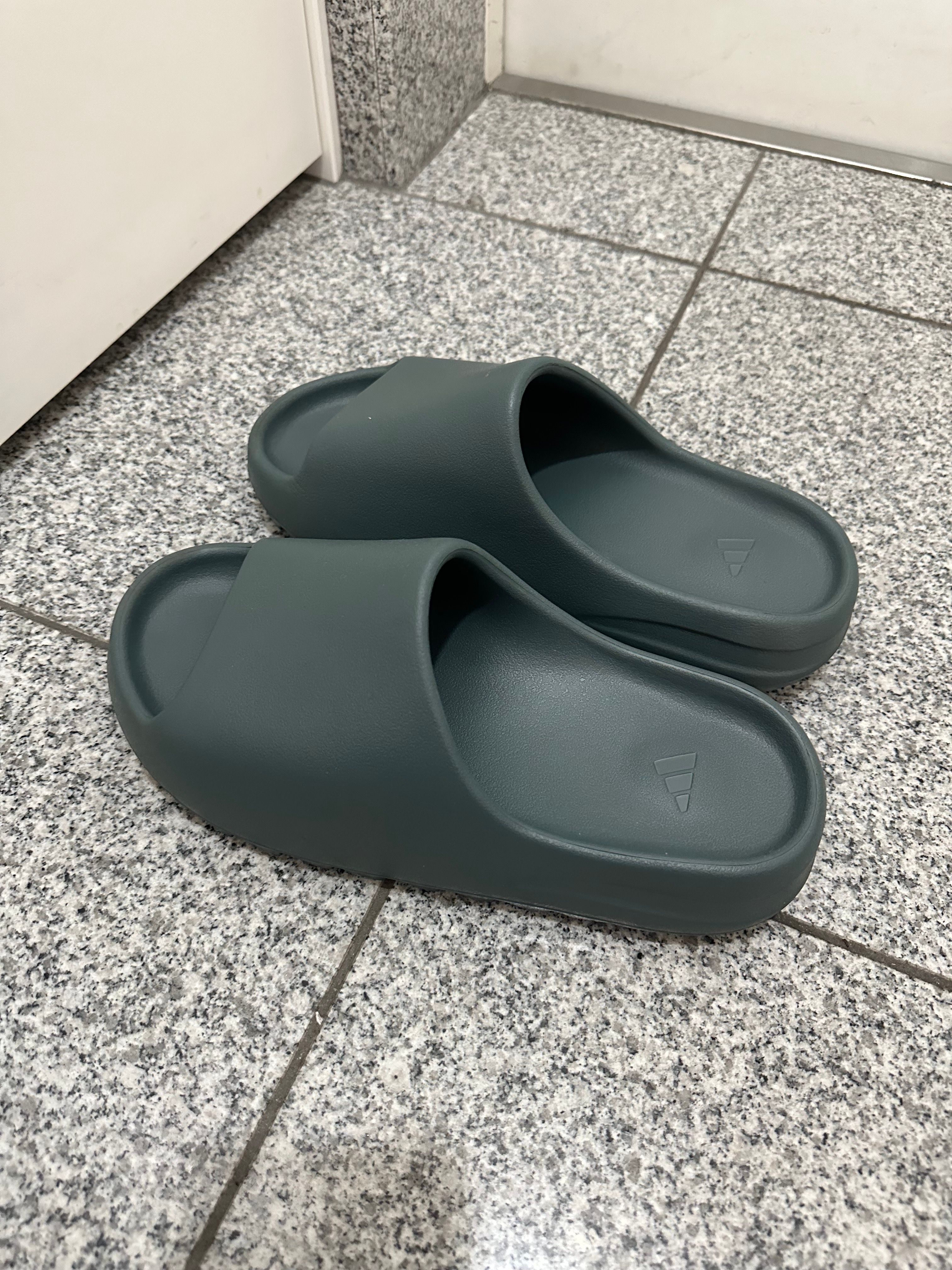 adidas YEEZY Slide "Slate Grey"