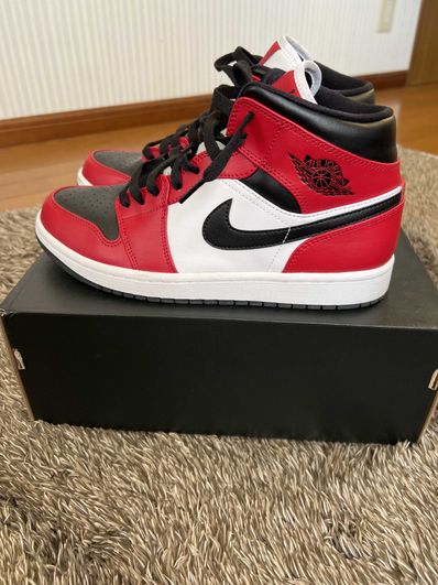 Nike Air Jordan 1 Mid "Chicago Black Toe"