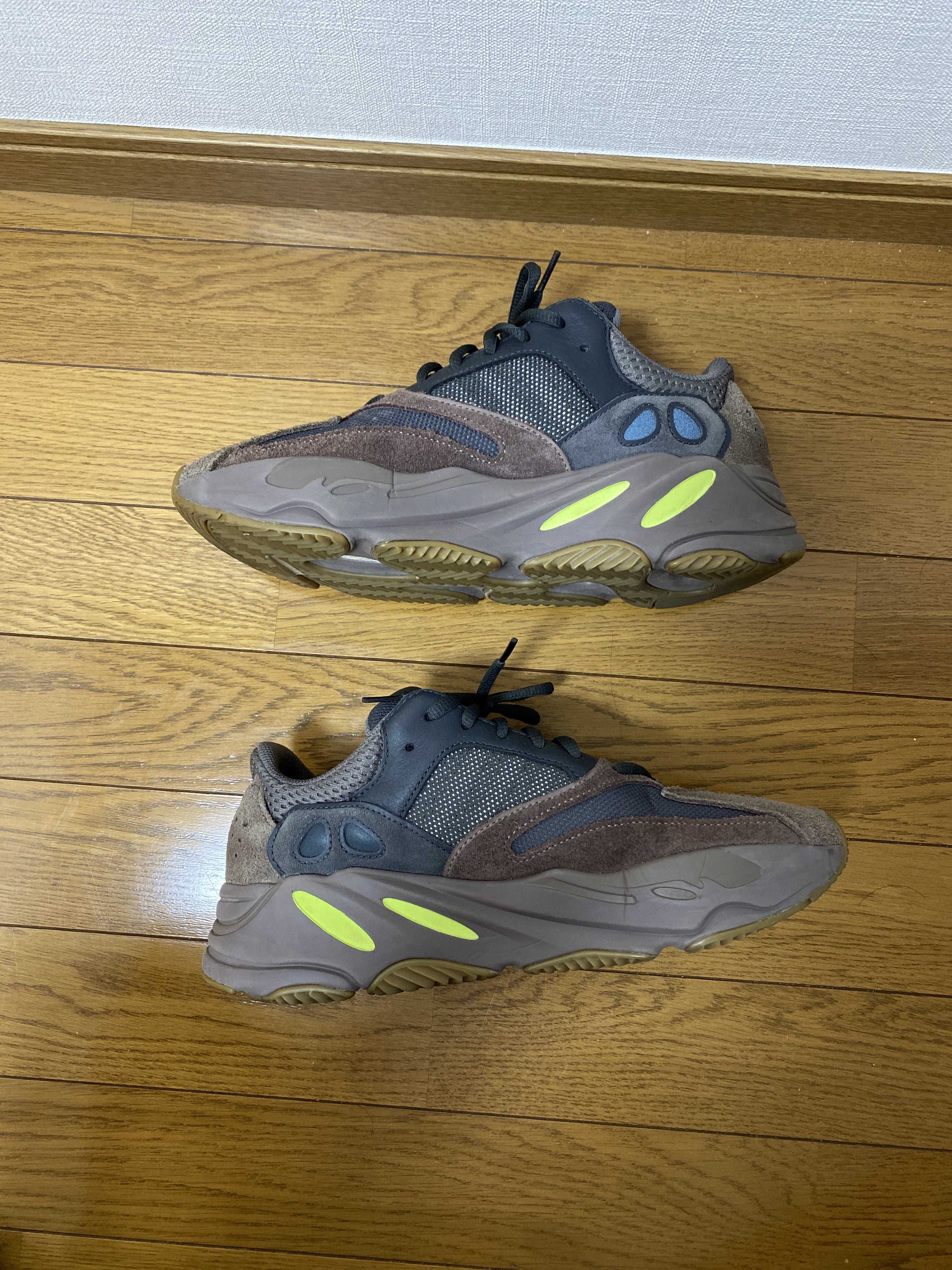 YEEZY BOOST 700 WAVE RUNNER DARK GREY
