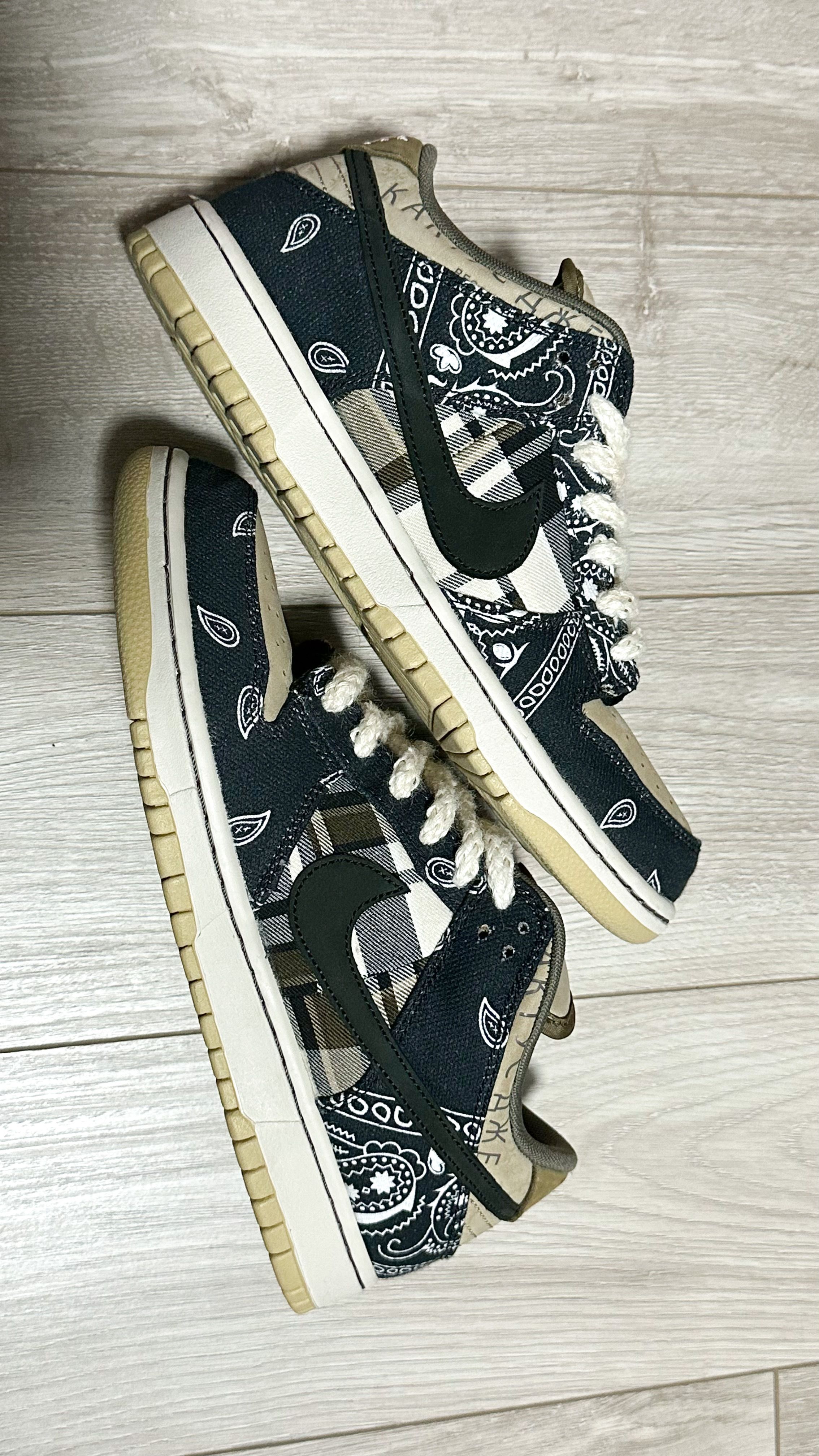 Travis Scott × Nike SB Dunk Low "Black/Parachute Beige"