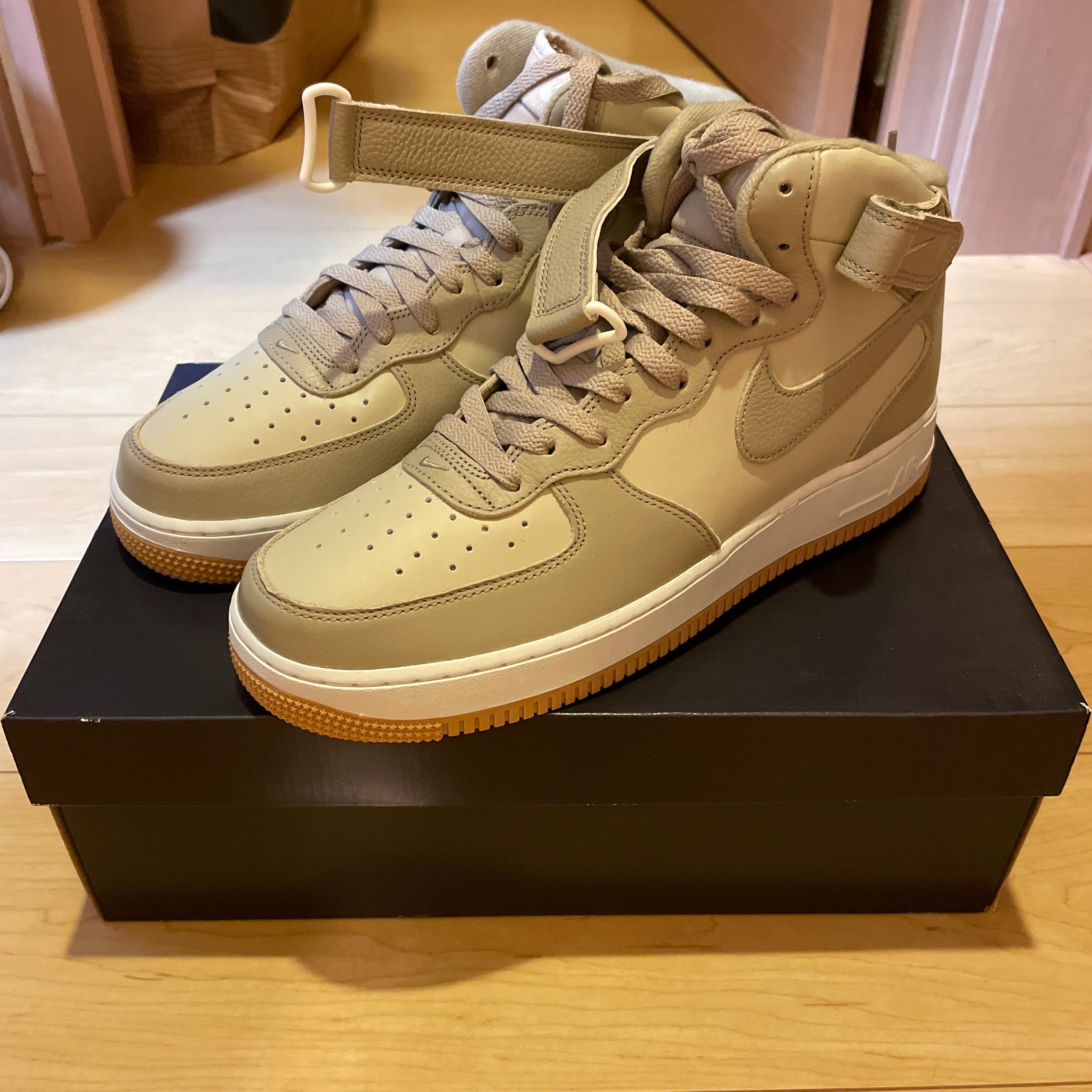 ナイキ エアフォース1 ミッド '07 "ライムストーン"