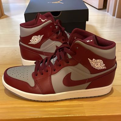 Nike Air Jordan 1 Mid "Team Red"