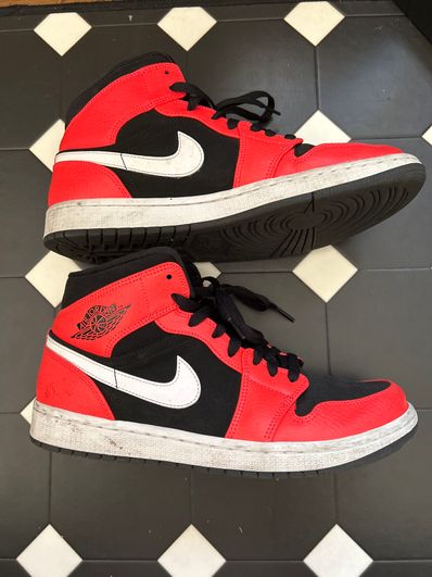 Nike Air Jordan 1 Mid "Infrared 23"