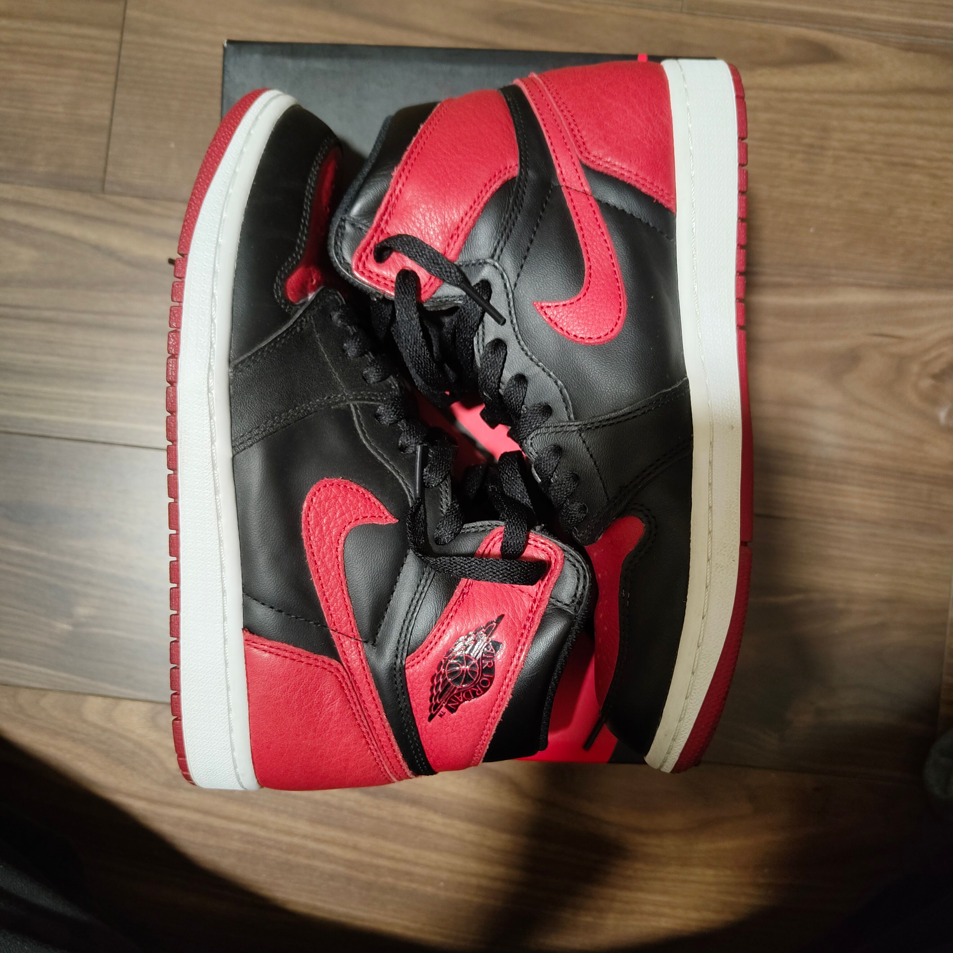 Nike Air Jordan 1 Retro High OG "Bred/Banned" (2016)