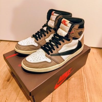 Travis Scott × Nike Air Jordan 1 Retro High OG TS SP "Sail/Dark Mocha"