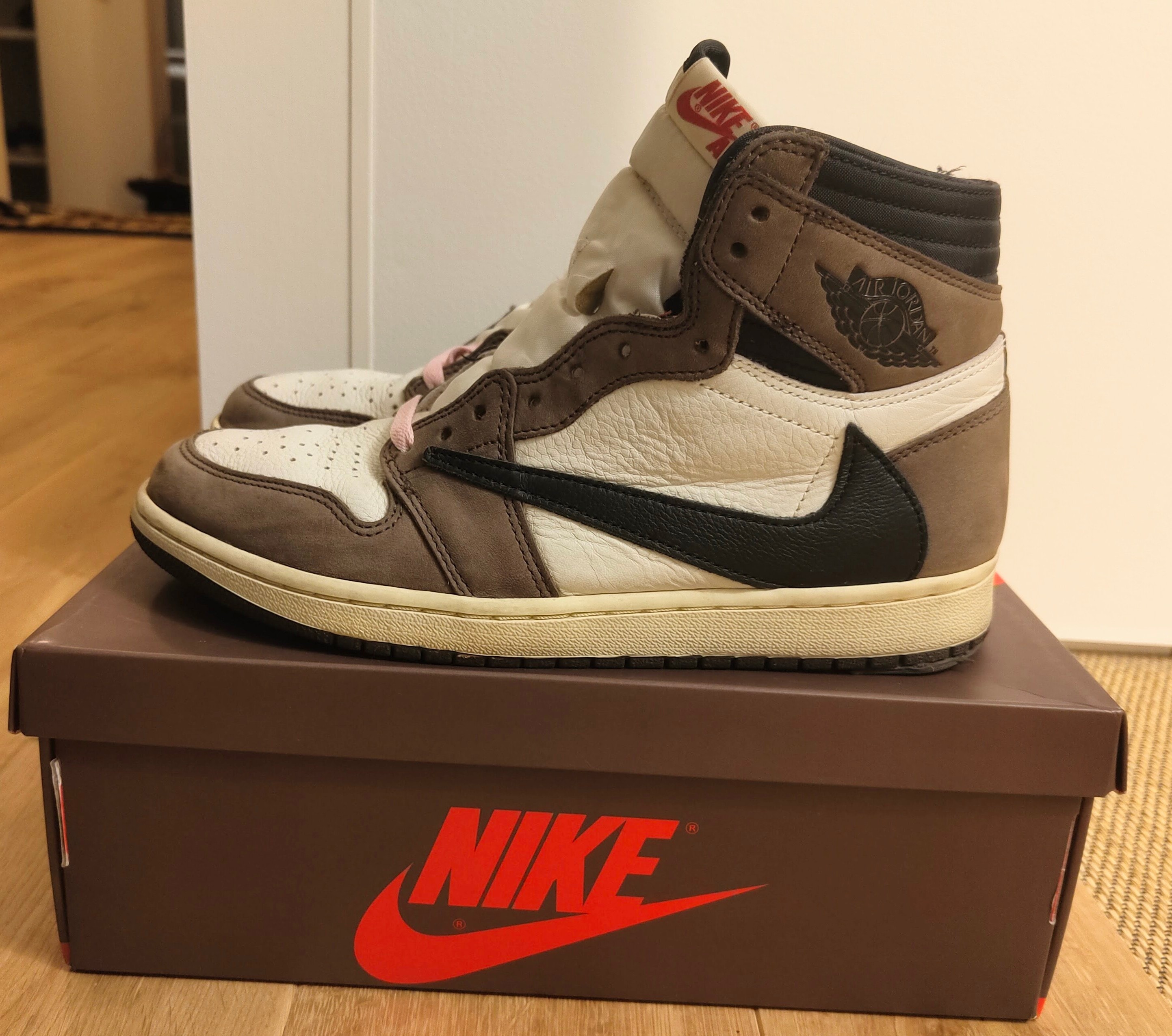 Travis Scott × Nike Air Jordan 1 Retro High OG TS SP "Sail/Dark Mocha"