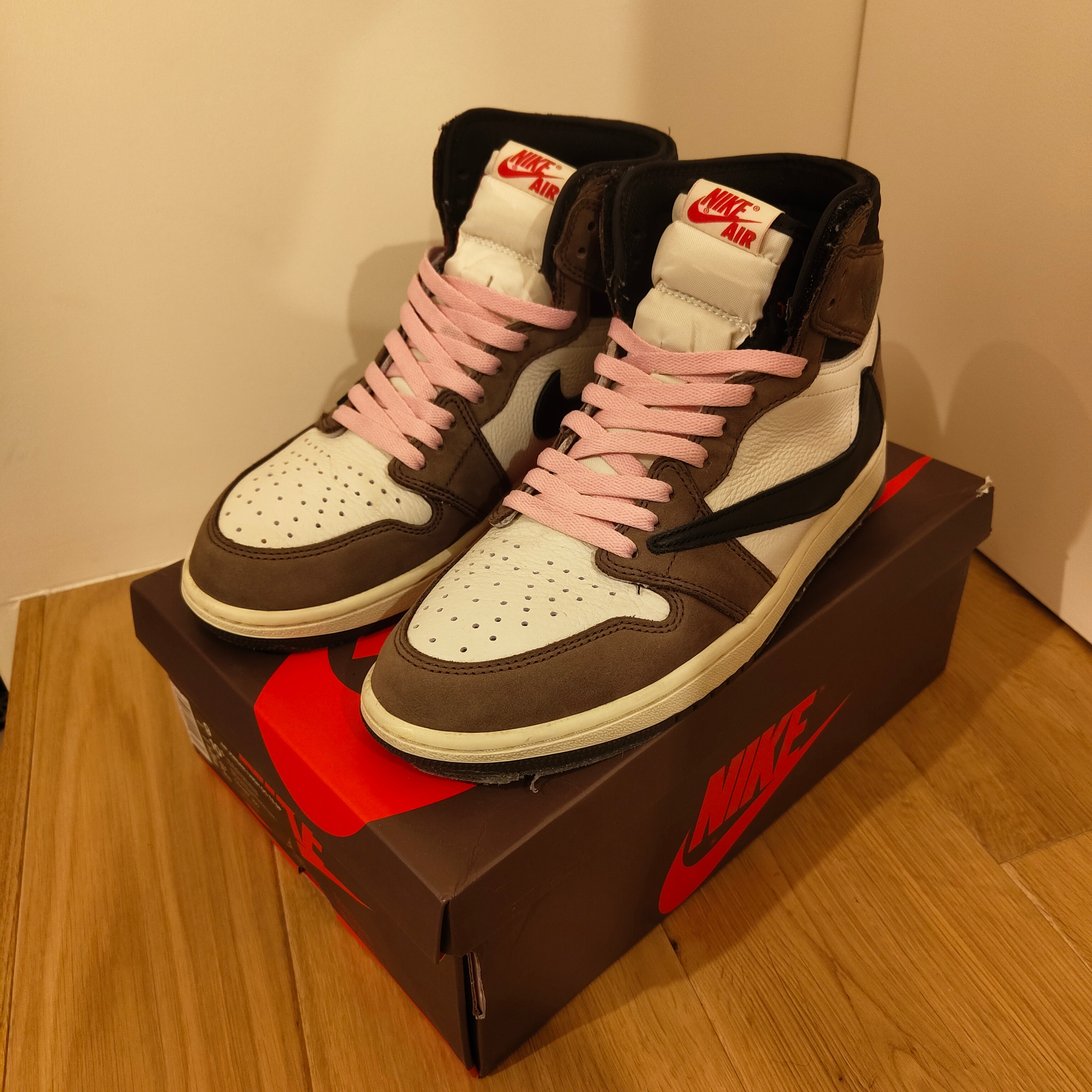 Travis Scott × Nike Air Jordan 1 Retro High OG TS SP "Sail/Dark Mocha"