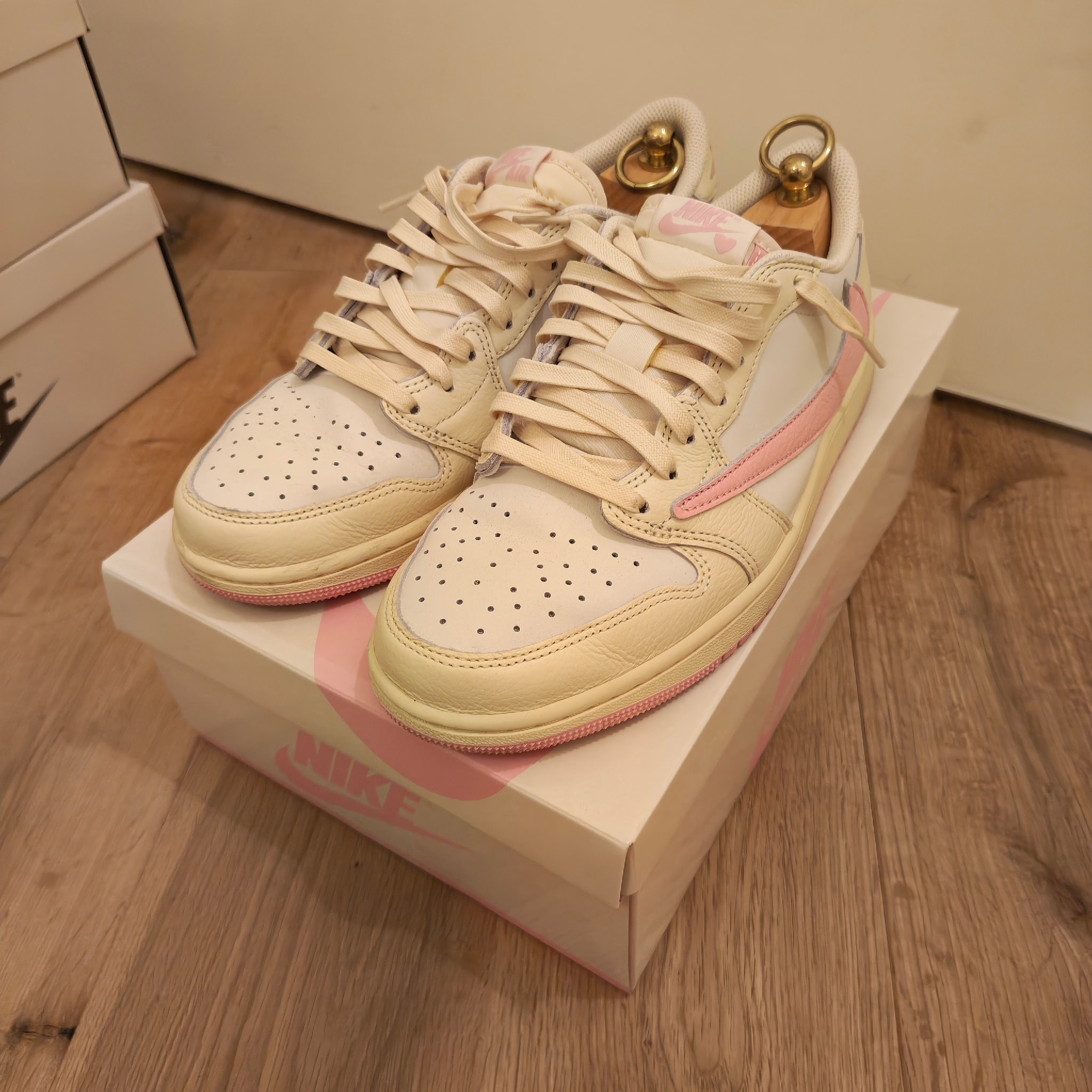 Travis Scott × Nike Air Jordan 1 Retro Low OG "Muslin/Shy Pink"