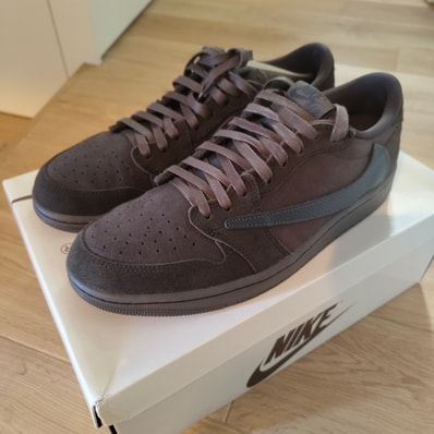 Travis Scott × Nike Air Jordan 1 Low OG SP "Velvet Brown and Dark Mocha"