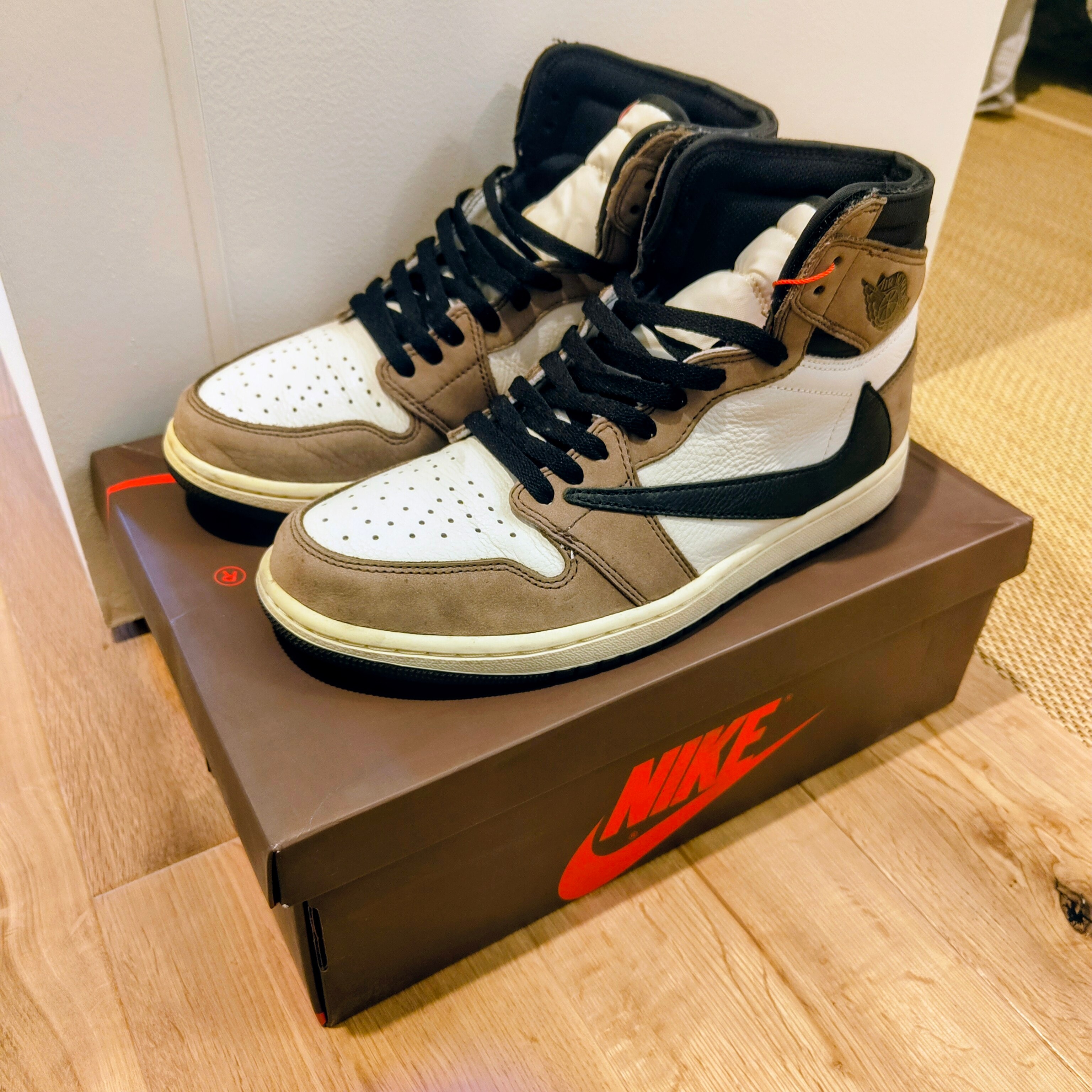 Travis Scott × Nike Air Jordan 1 Retro High OG TS SP "Sail/Dark Mocha"