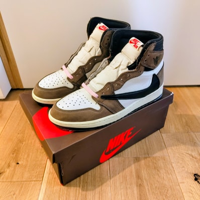 Travis Scott × Nike Air Jordan 1 Retro High OG TS SP Travis Scott × Nike Air Jordan 1 Retro High OG TS SP