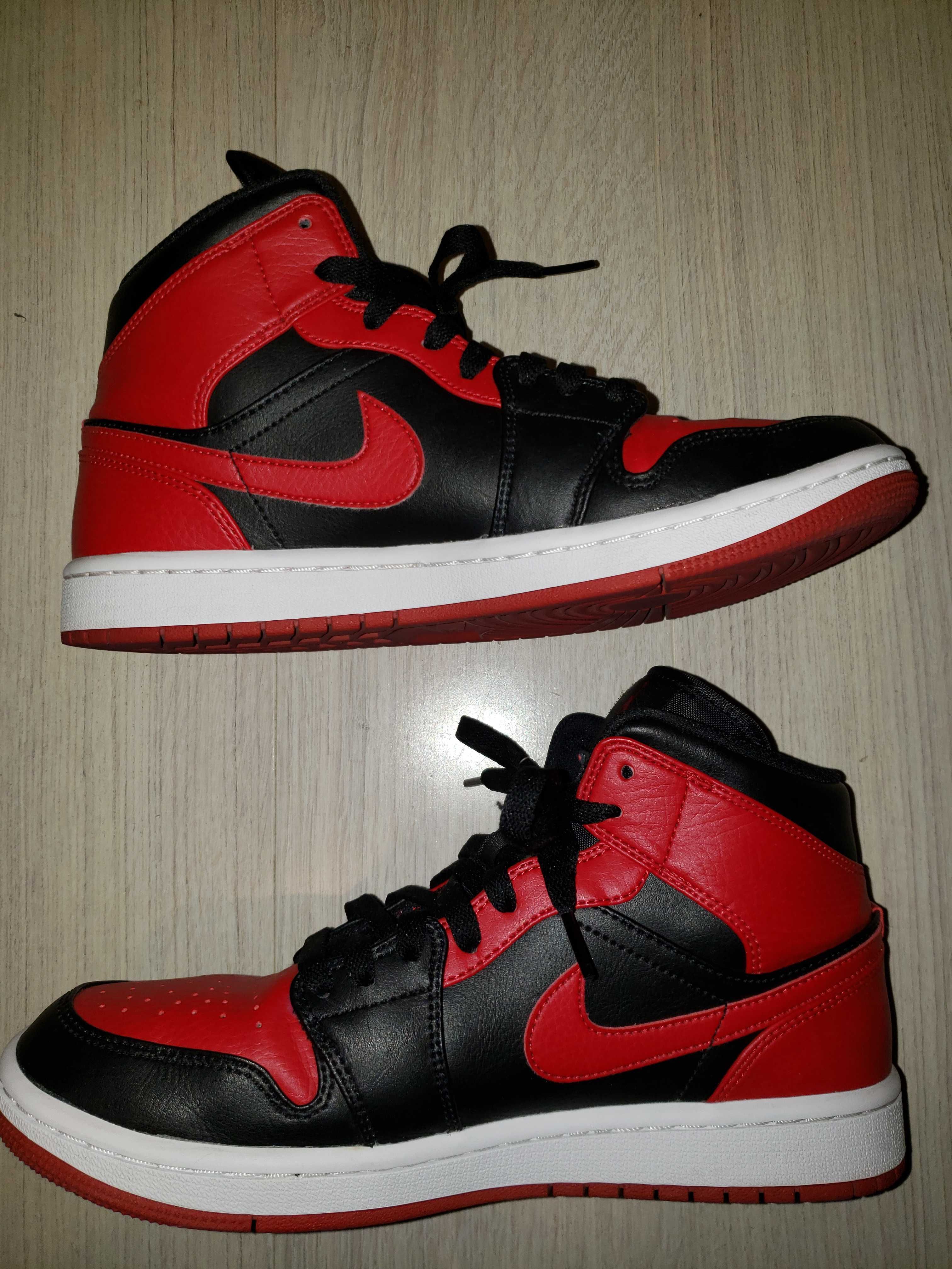 Nike Air Jordan 1 Mid "Bred"