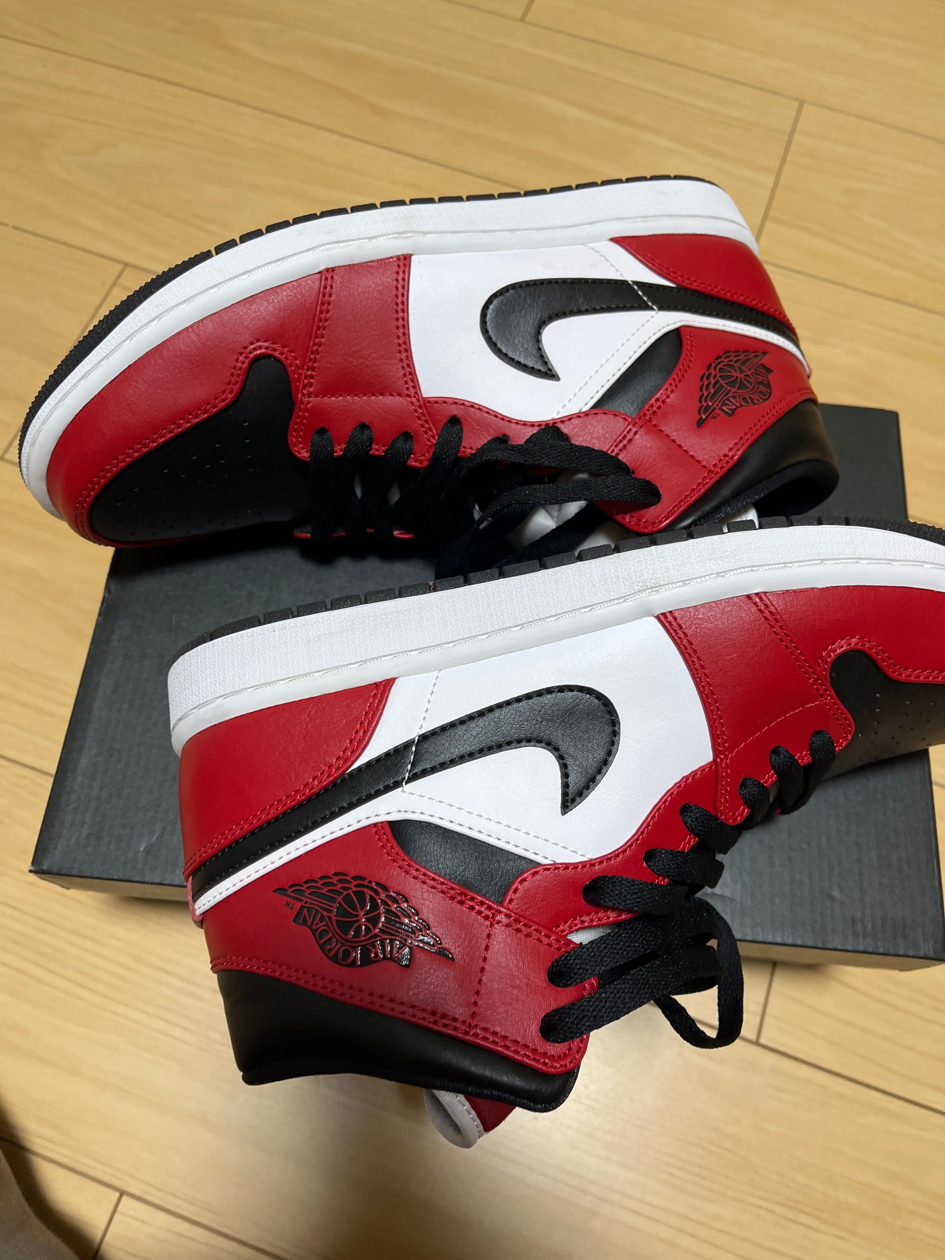 Nike Air Jordan 1 Mid "Chicago Black Toe"