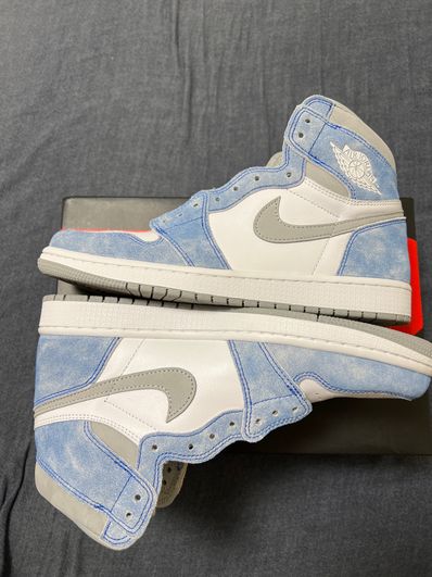 Nike Air Jordan 1 High OG "Hyper Royal"