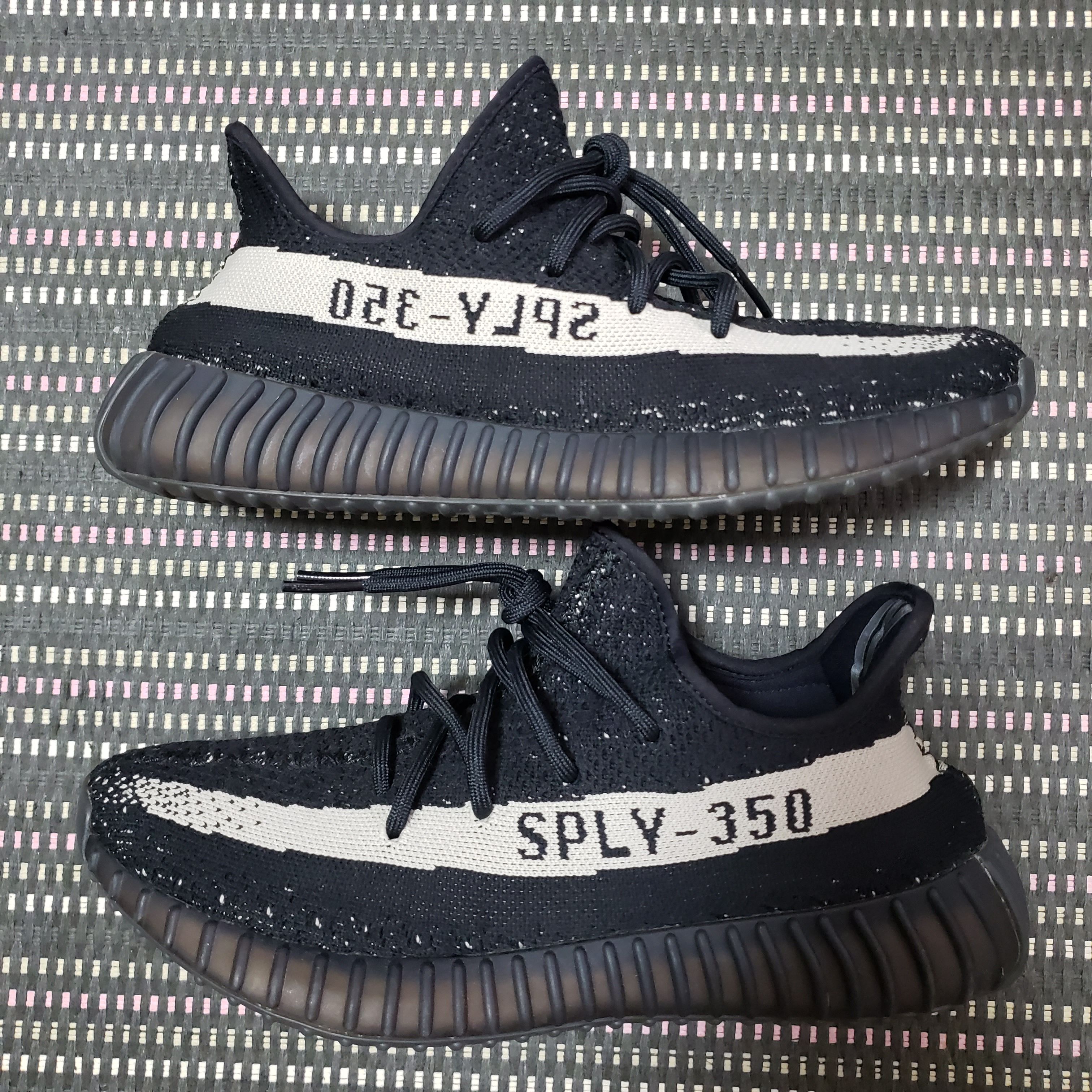 adidas YEEZY Boost 350 V2 "Oreo"