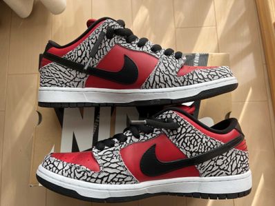 Supreme × Nike SB Dunk Low "Red Cement"(2012)