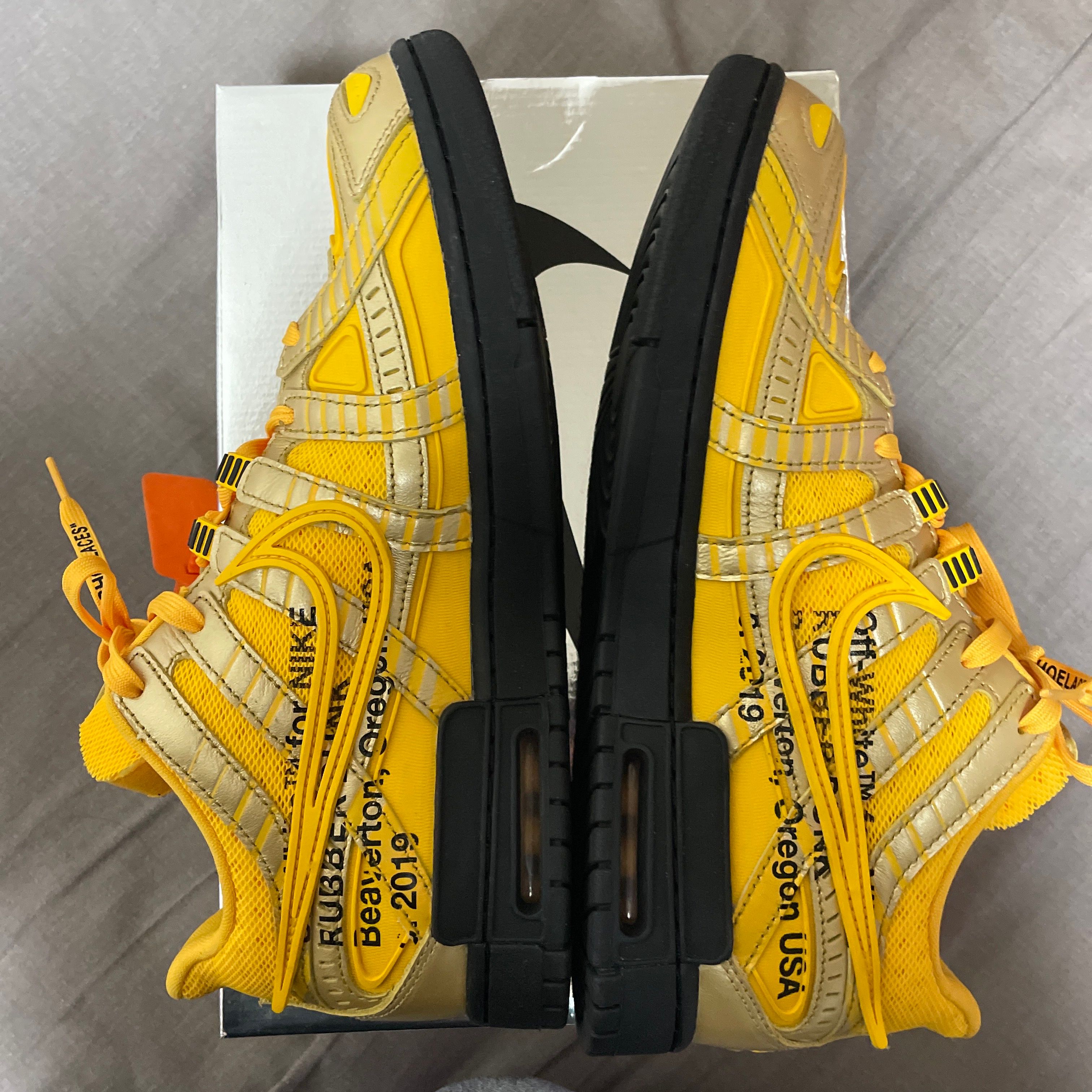 Off-White × Nike Air Rubber Dunk "University Gold" 