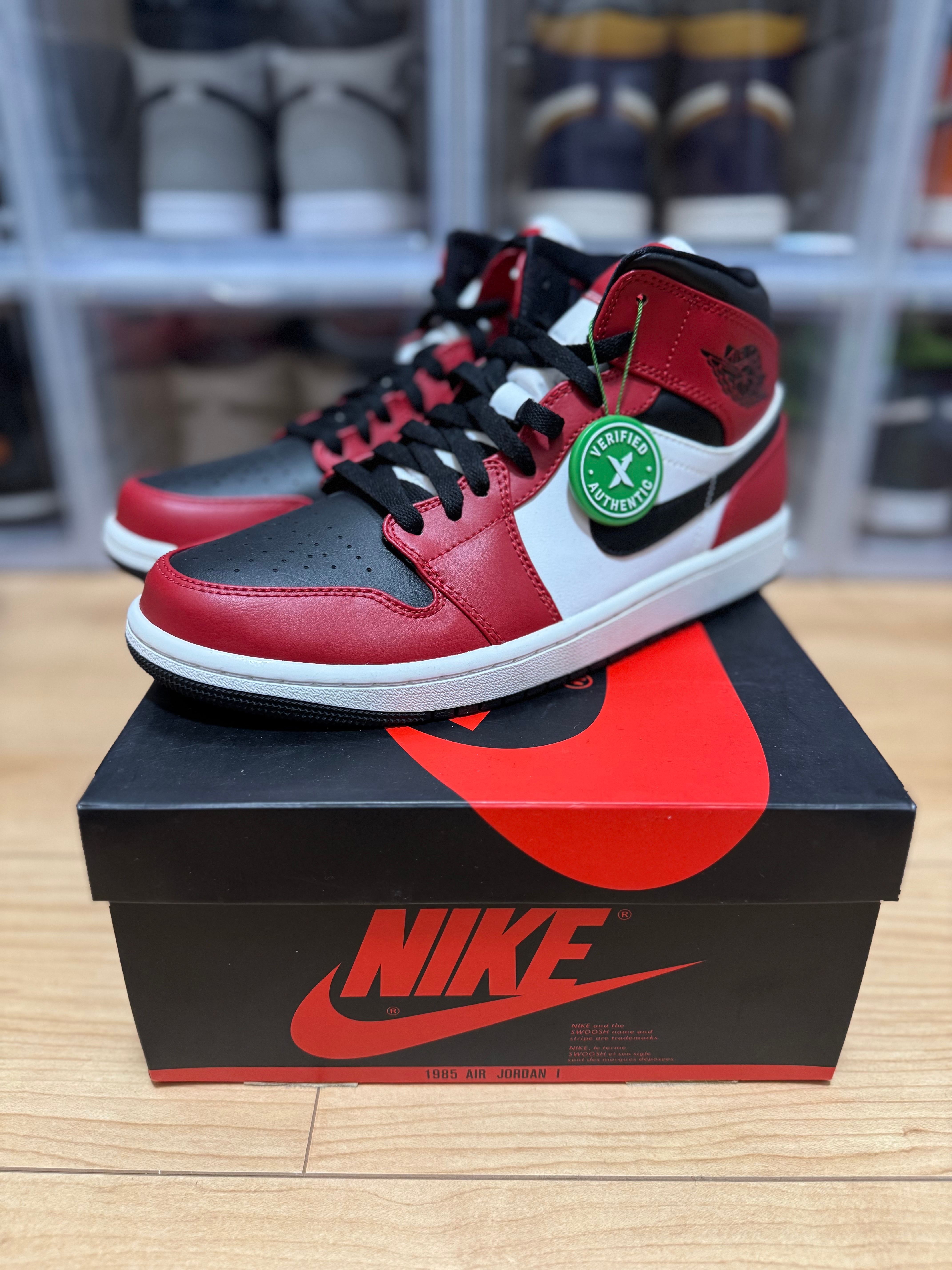 Nike Air Jordan 1 Mid "Chicago Black Toe"