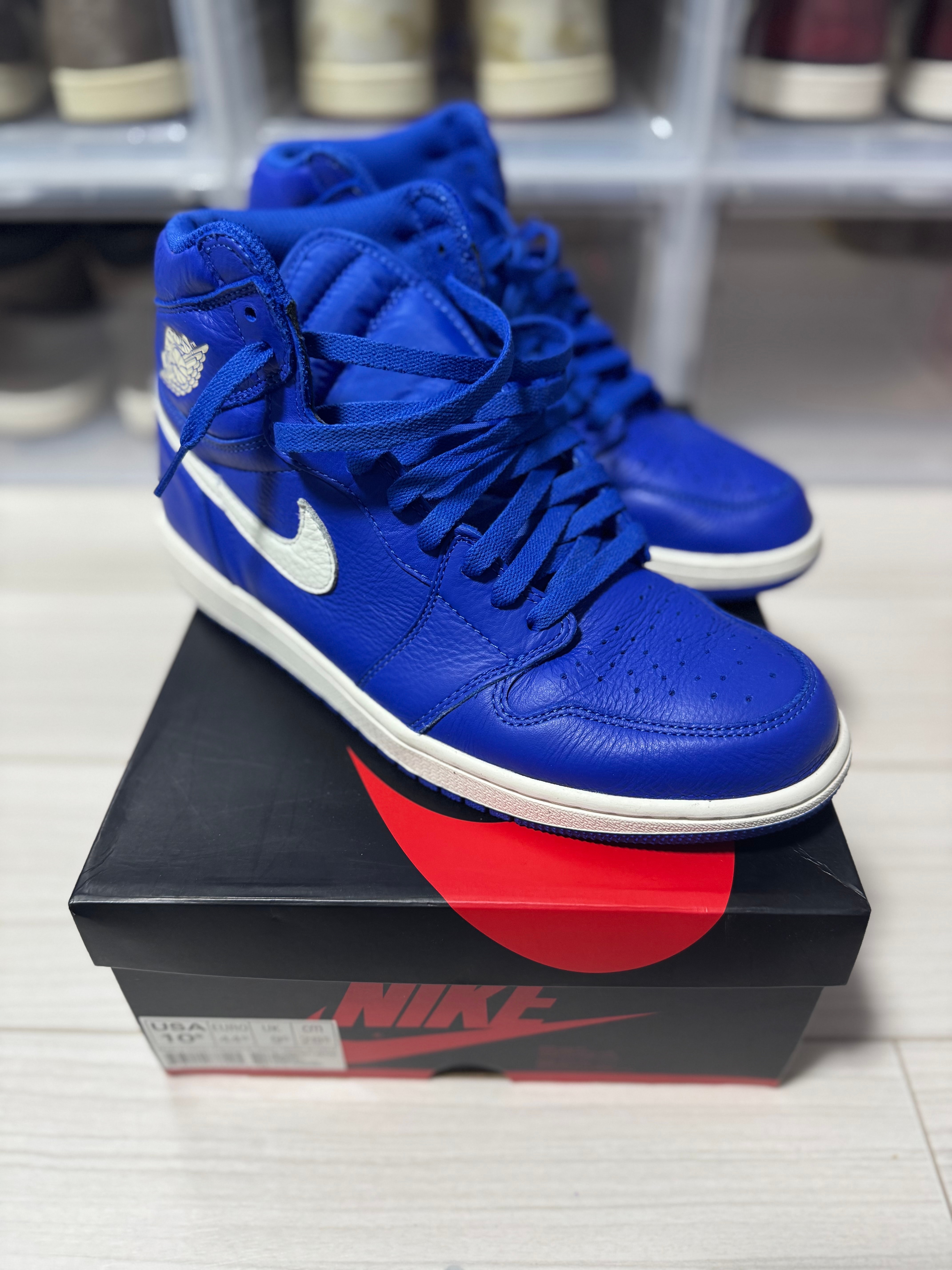 Nike Air Jordan 1 Retro High "Hyper Royal"