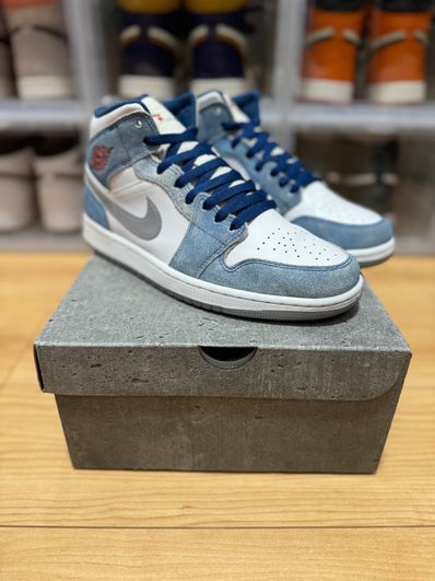 Nike Air Jordan 1 Mid SE "White/Hyper Royal/Red"