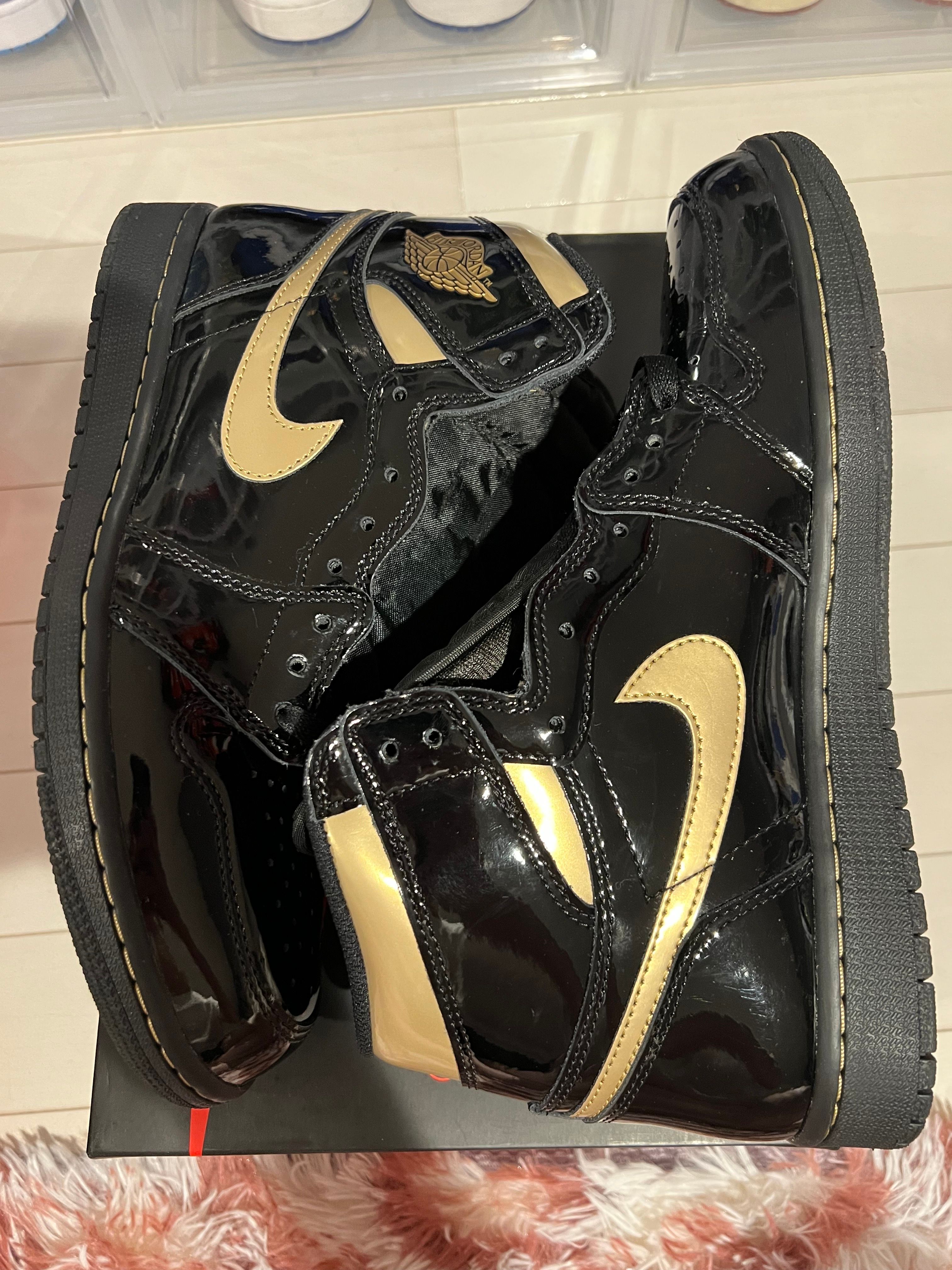 Nike Air Jordan 1 High OG "Black-Metalic Gold"