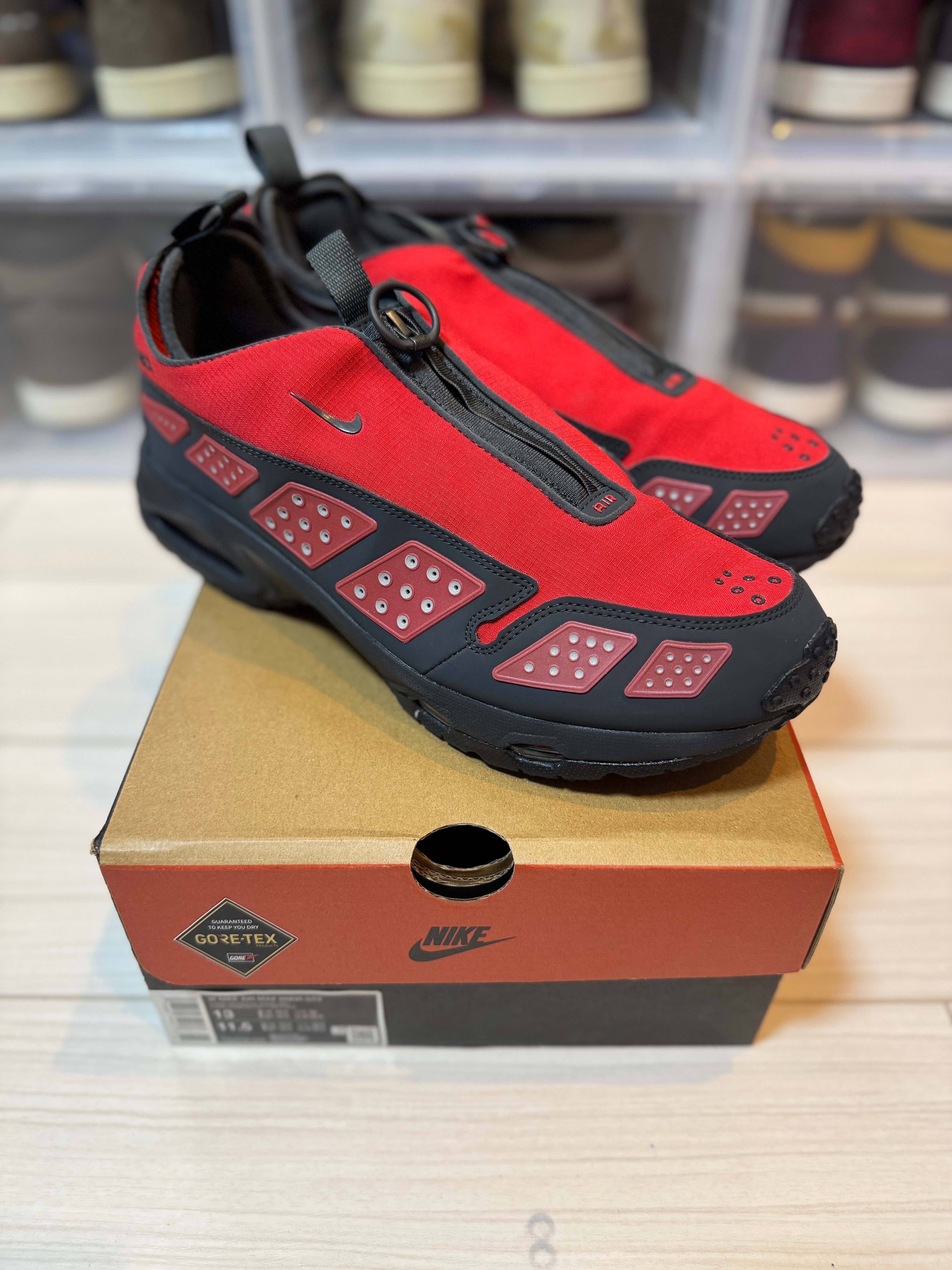 ナイキ ウィメンズ エアマックスサンダー ゴアテックス "ダークスモークグレー アンド ファイヤーレッド"