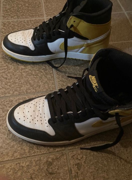 Nike Air Jordan 1 Retro High OG "Black Toe/Yellow Ochre"