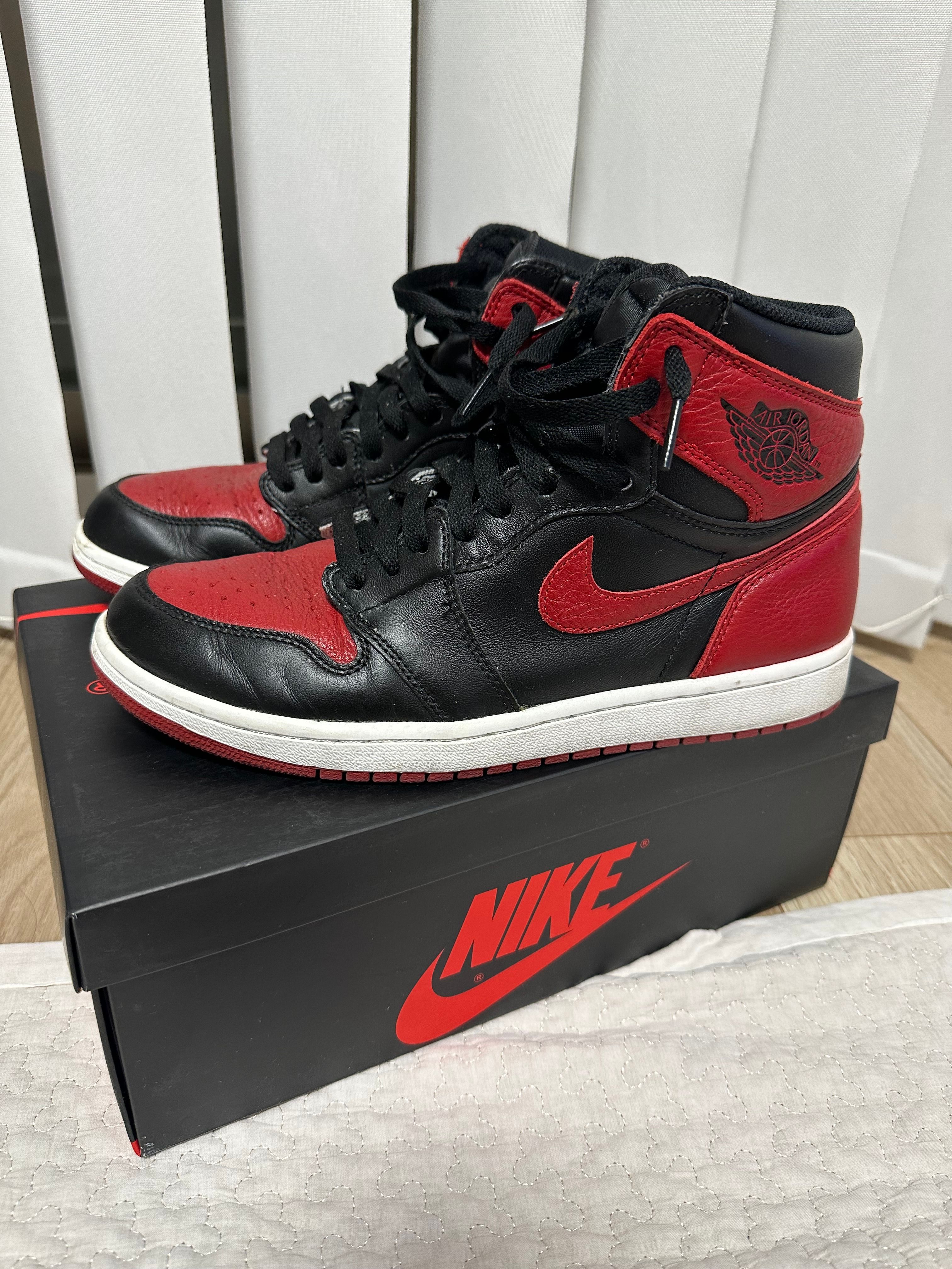 Nike Air Jordan 1 Retro High OG "Bred/Banned" (2016)