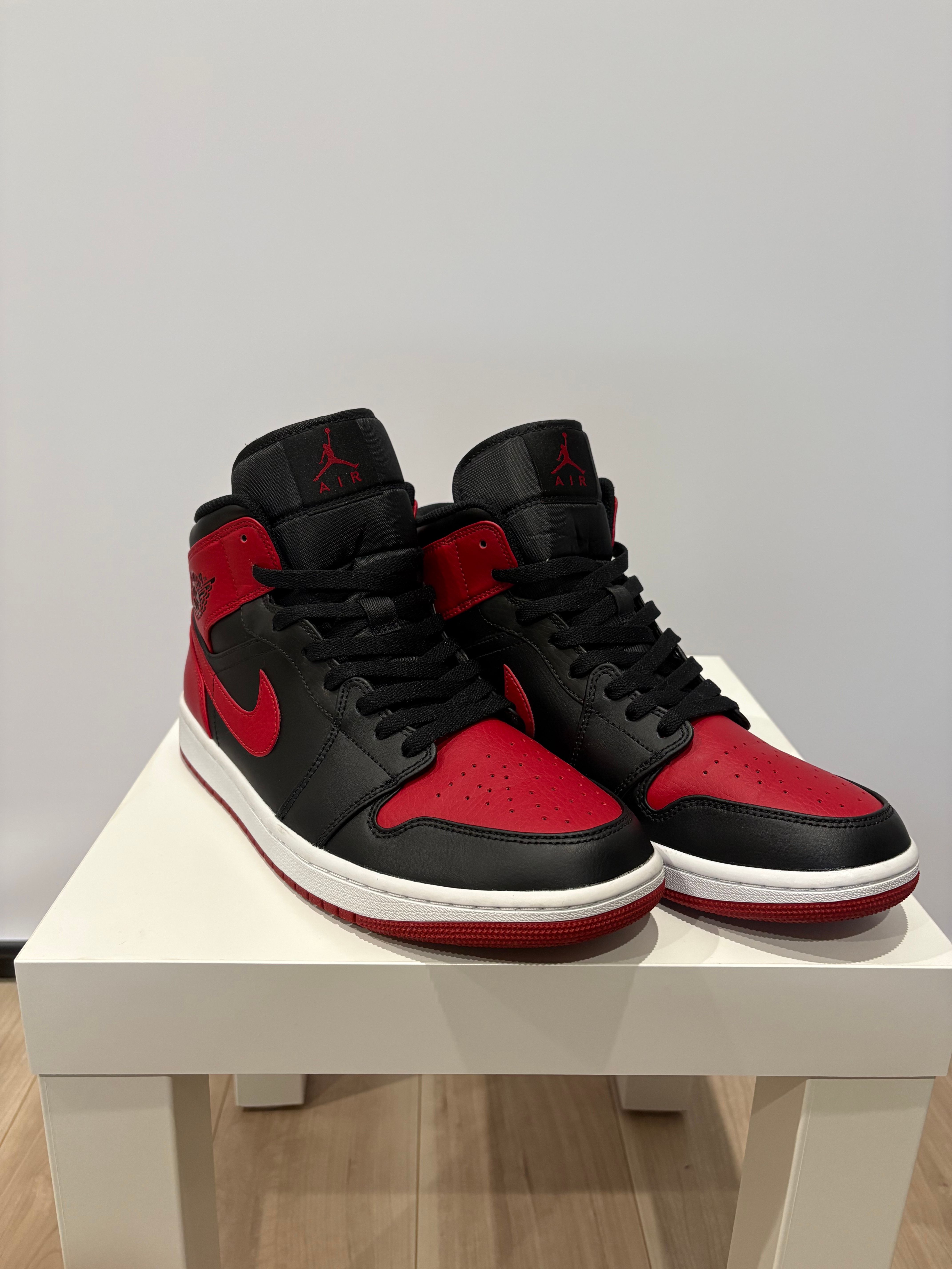 Nike Air Jordan 1 Mid "Bred"